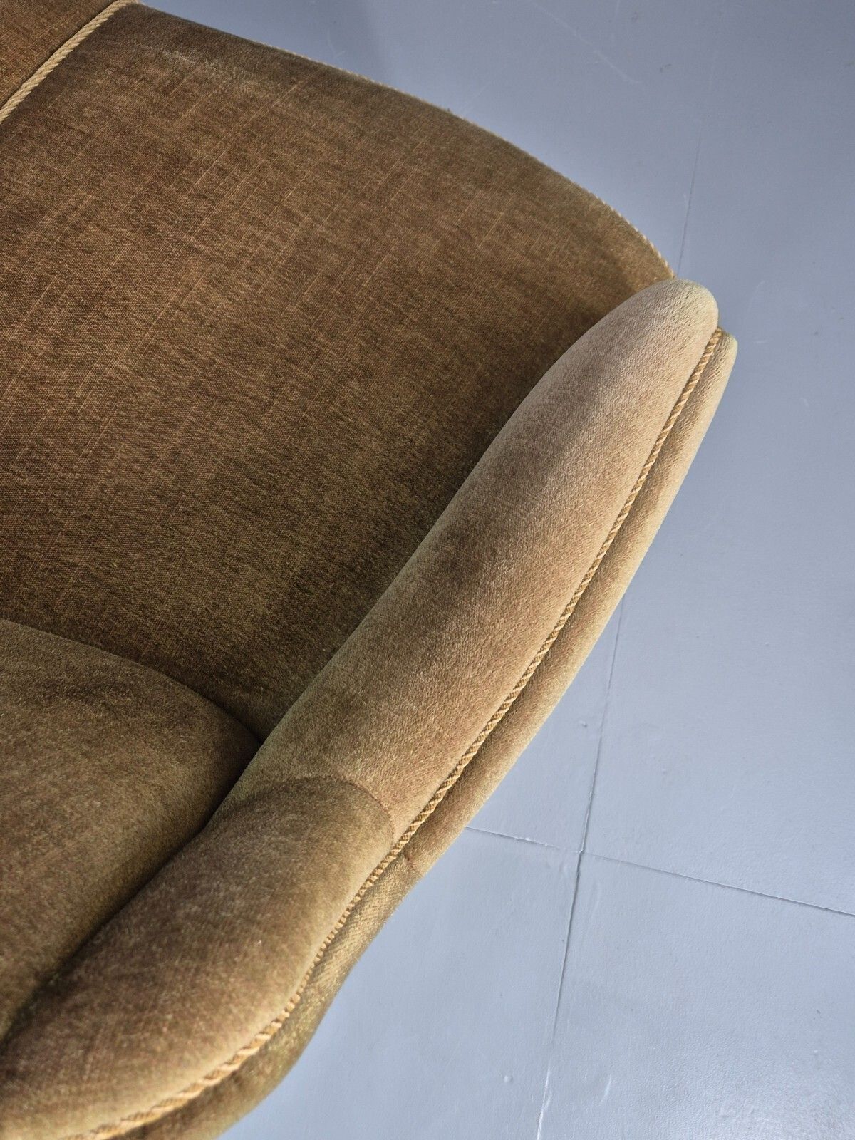 photo vintage Vintage Danish  Banana Sofa Green Velour Tassels 1960s Retro Mcm  Eb10802 V3ss