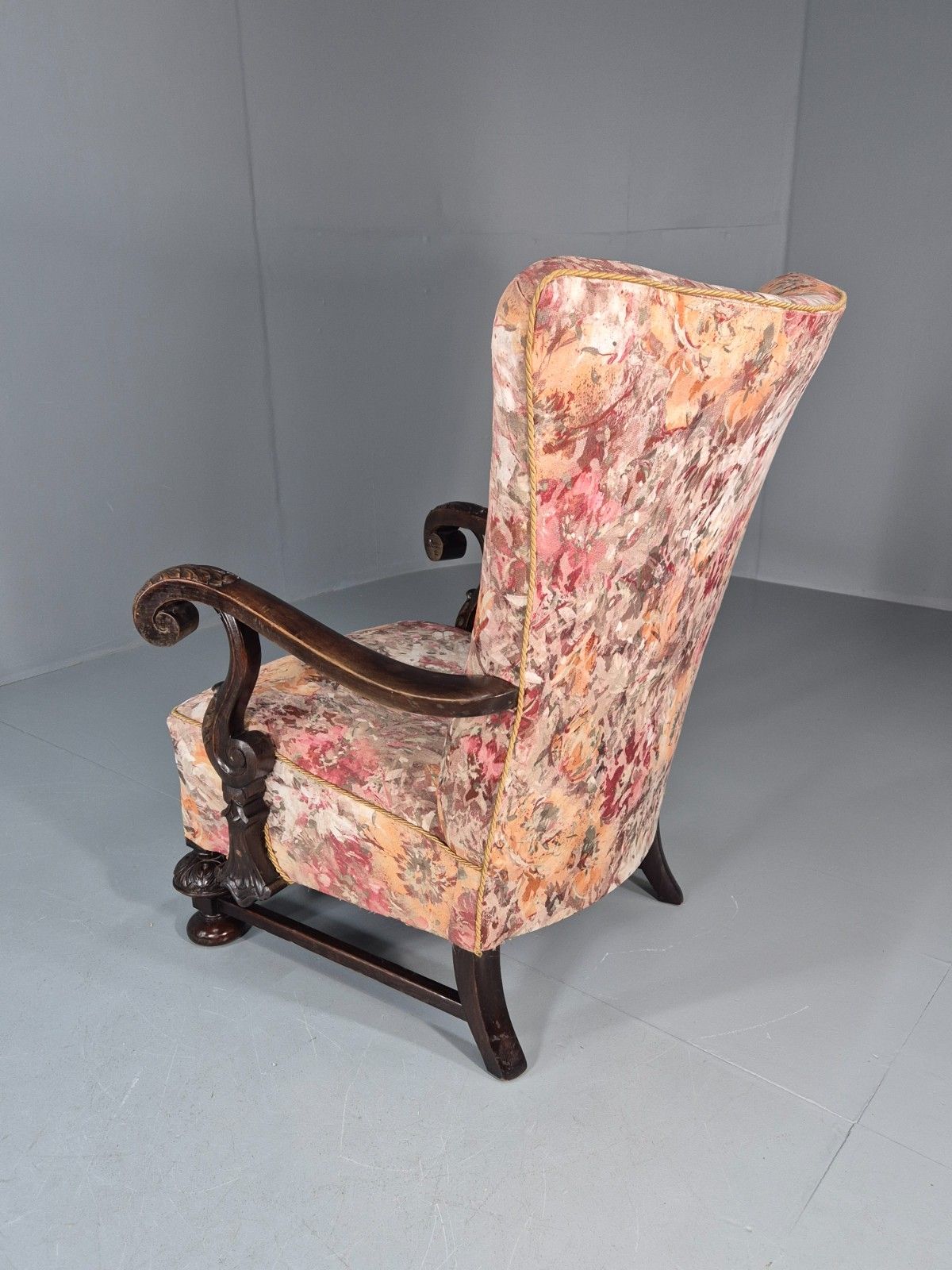 photo vinterior Vintage Carved Oak Chair Floral Fabric 1940s Traditional Curved Eb10752 Vcar