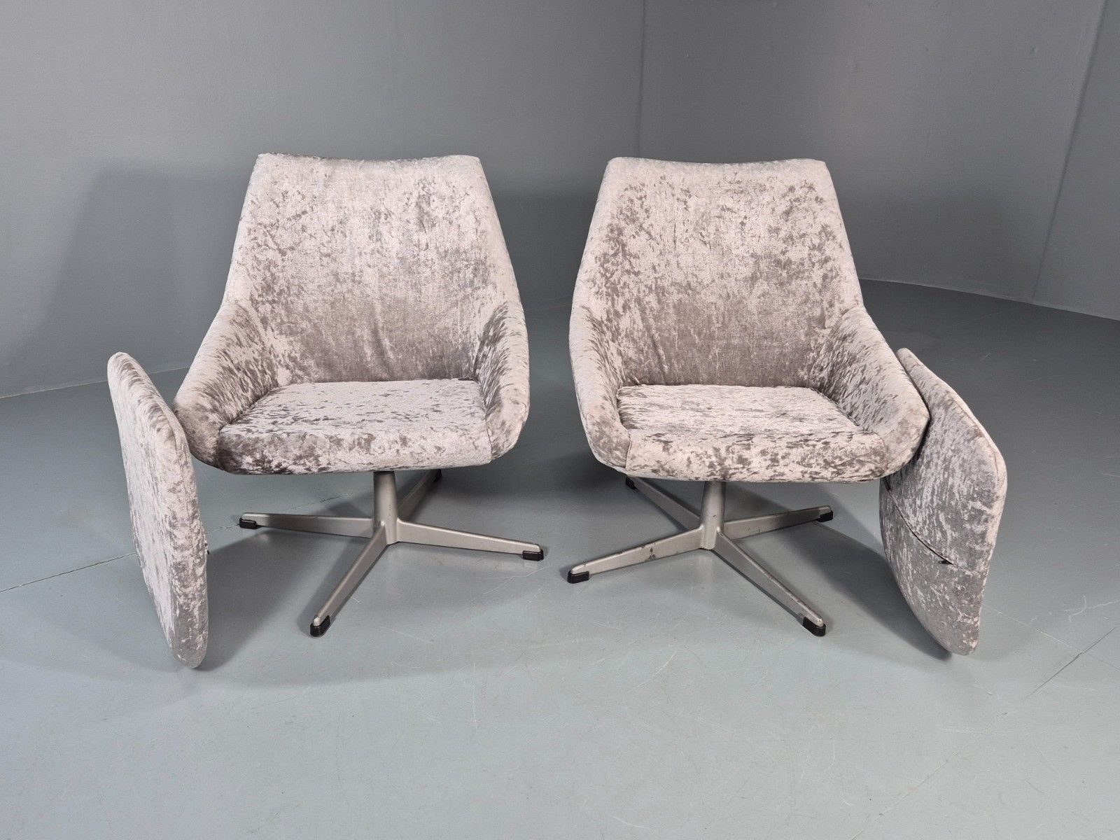 photo furniture 2 Swedish Swivel Chairs 1960s Retro Silver Blue Velvet Upholstery  Eb10723 Mnor