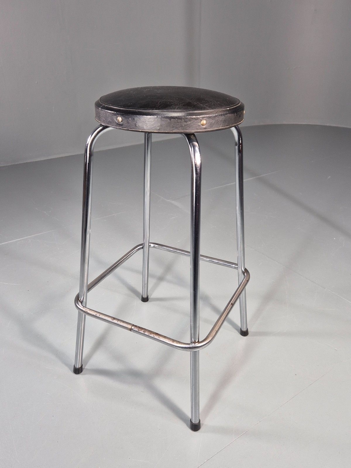 Vintage Bar Stool Black Vinyl And Chrome 1980s Bauhaus Style Retro Eb11274 Mdin