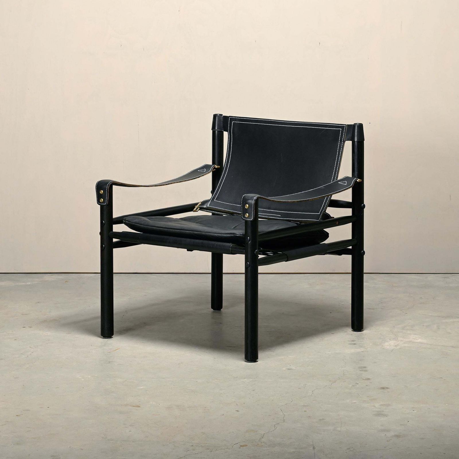 photo furniture Arne Norell Sirocco Safari Lounge Chair In Black Leather / Stained Ash, Sweden