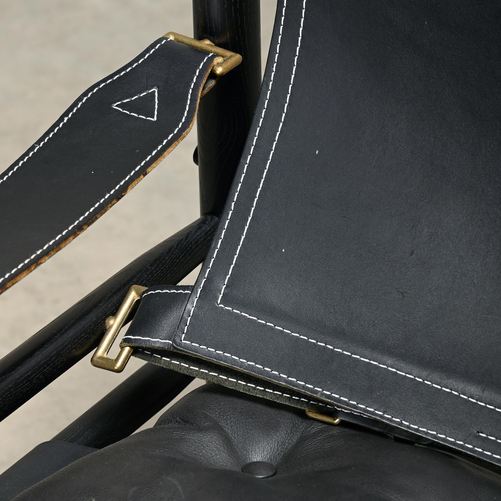 photo vintage Arne Norell Sirocco Safari Lounge Chair In Black Leather / Stained Ash, Sweden