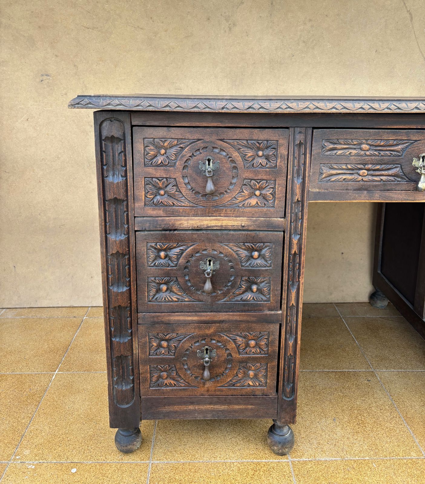Antique Spanish Carved Oak Desk, Early 20th Century photo vintage