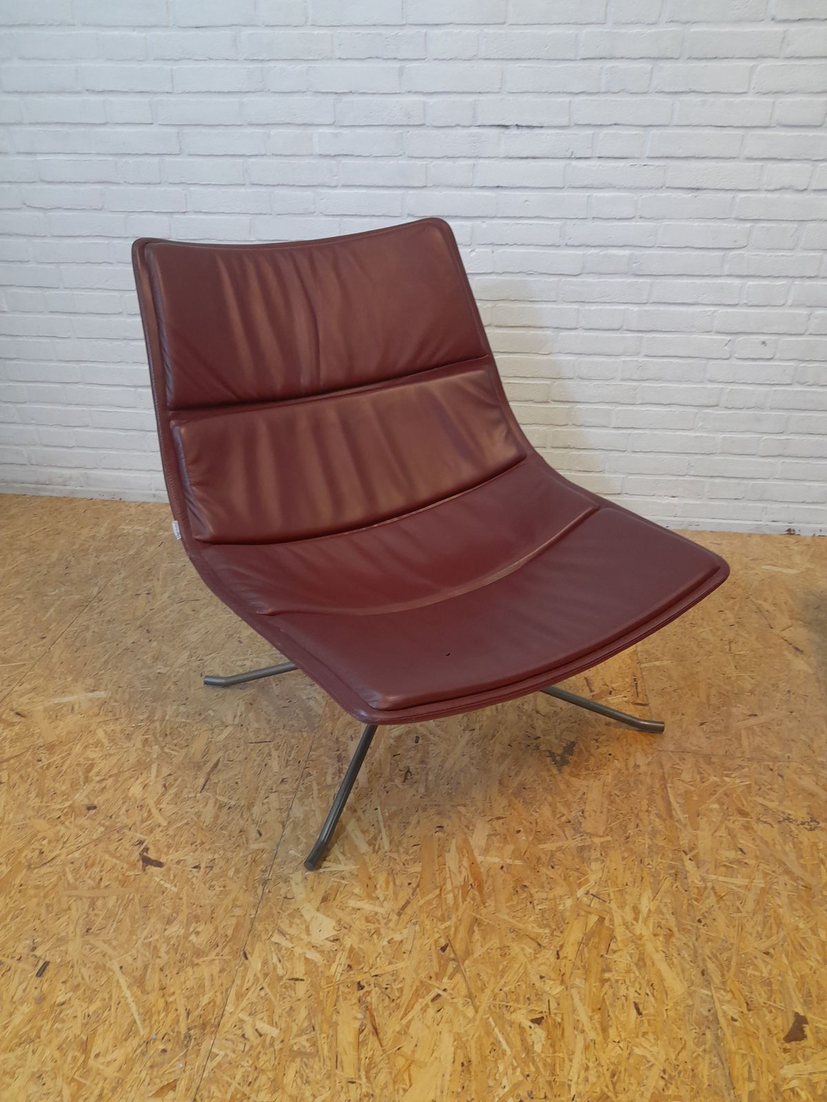 Zanotta Pair Of Yuki Loungechairs photo vinterior