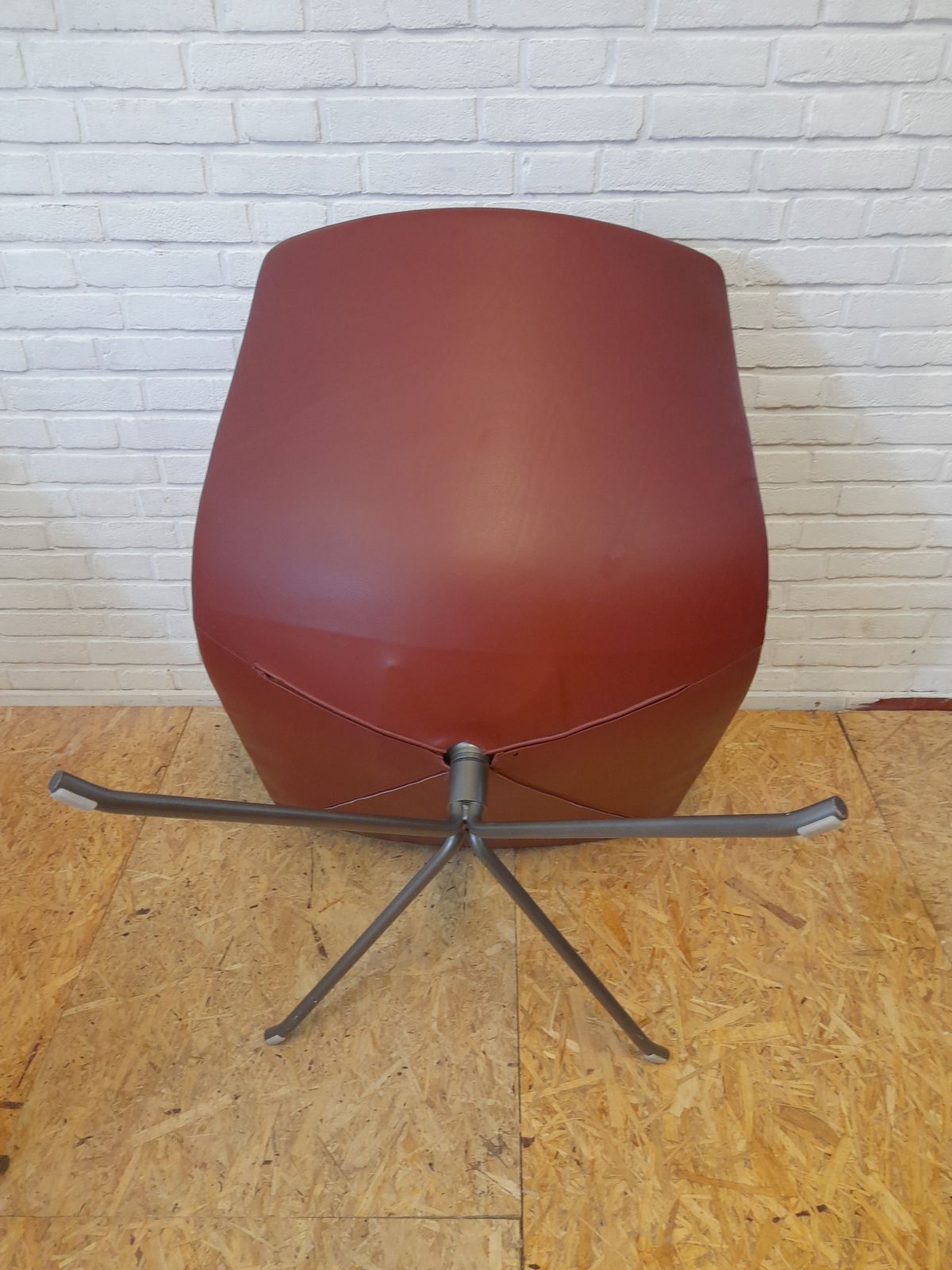 Zanotta Pair Of Yuki Loungechairs photo buy