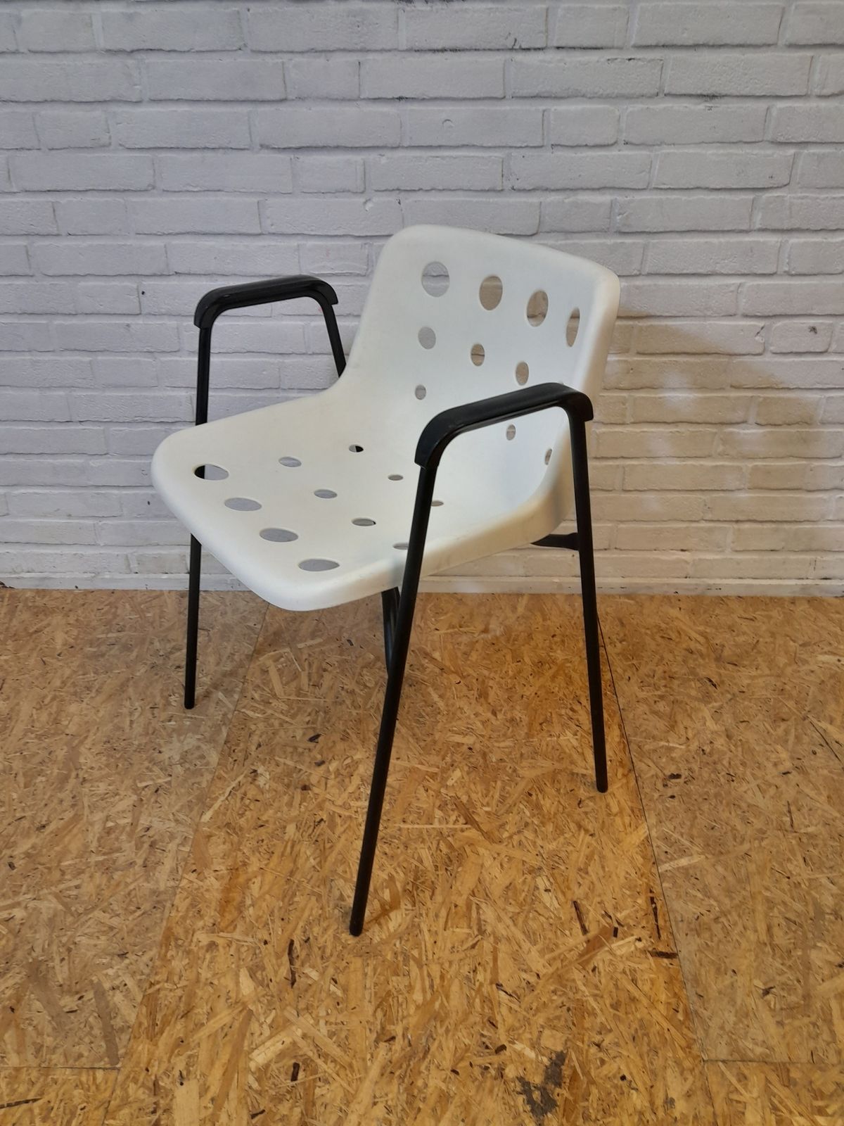 Polo Chair Robin Day, For Hille photo vinterior