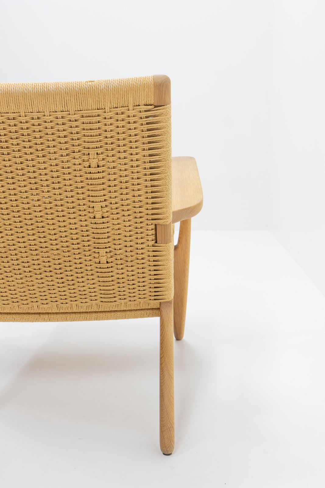 photo furniture Hans Wegner Ch25 Lounge Chair For Carl Hansen