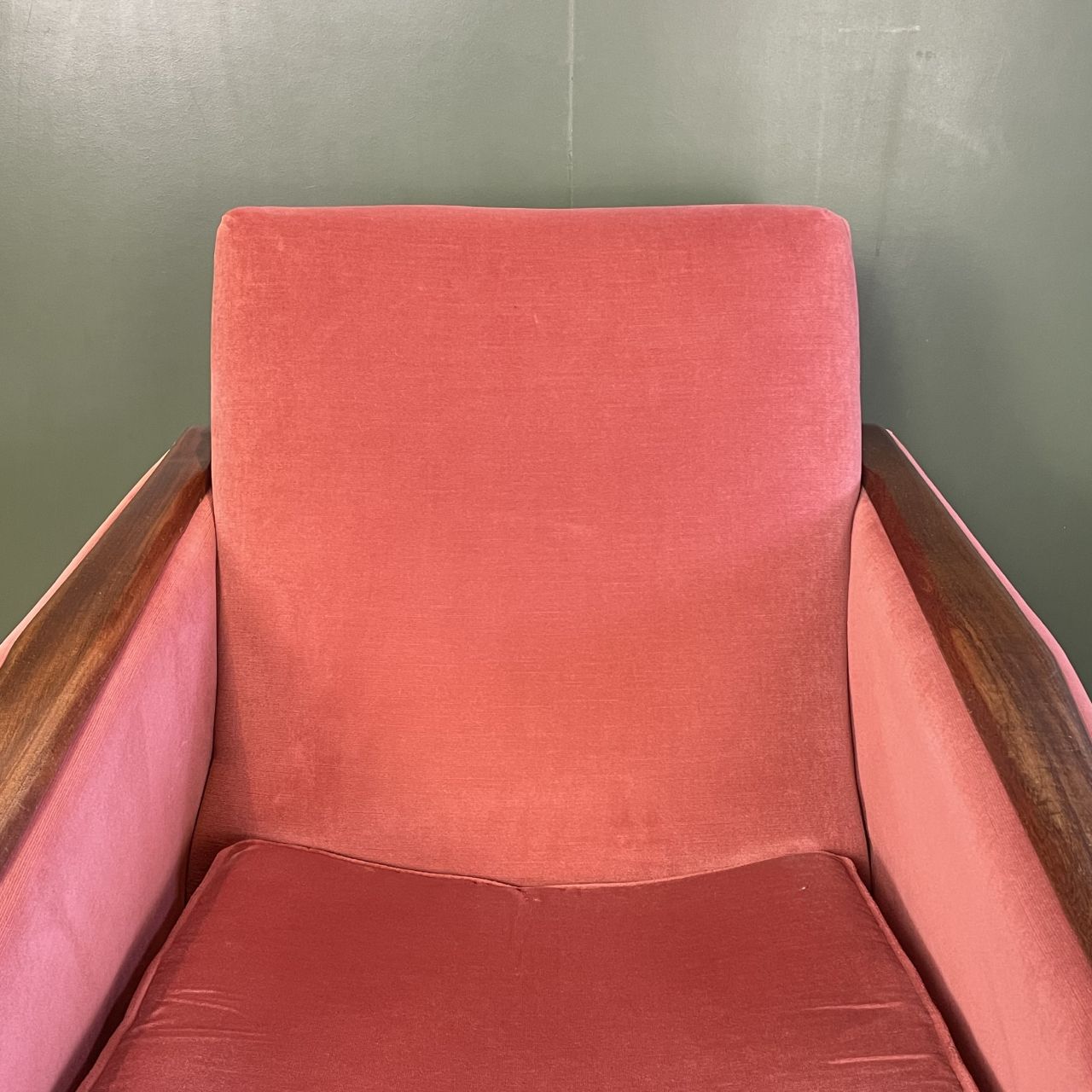 1950s Pink Velvet Armchair, Vintage photo 584.0