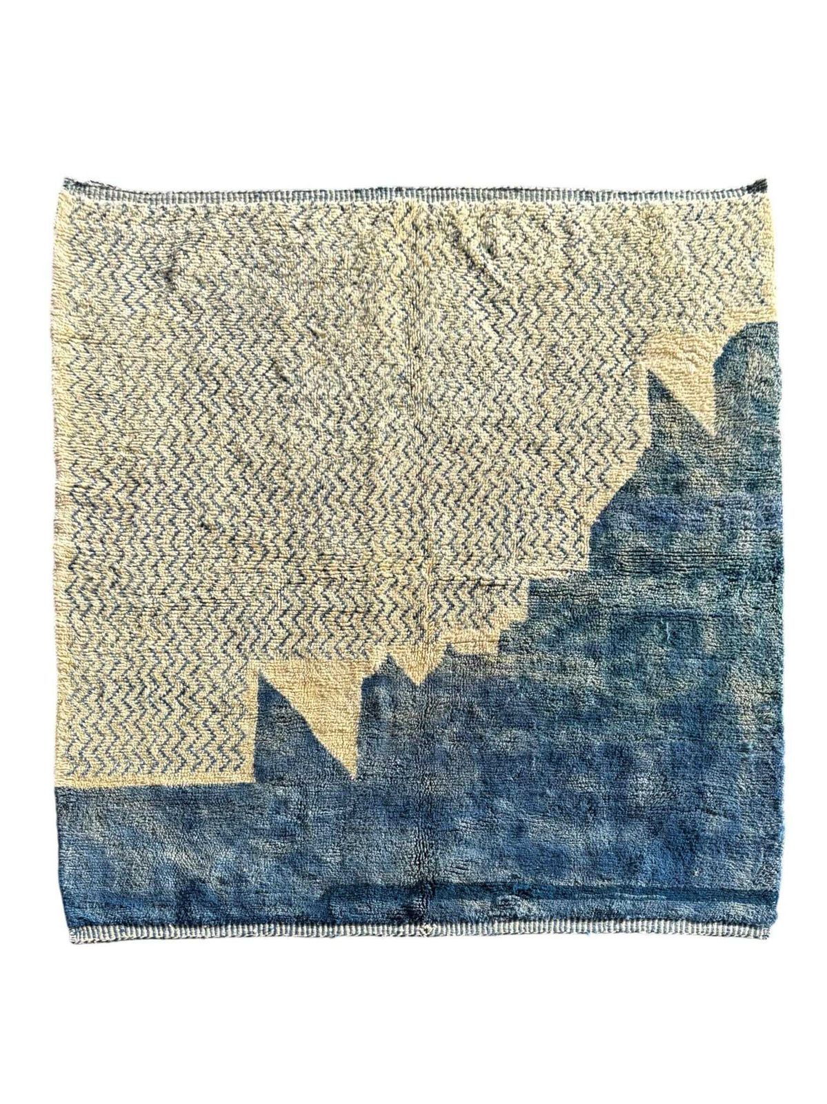 Handgemaakt Marokkaans Mrirt wollen vloerkleed 260x300 cm – Wit en blauw minimalistisch geometrisch dessin – Luxe Berber vloerkleed – Modern boho interieur photo furniture
