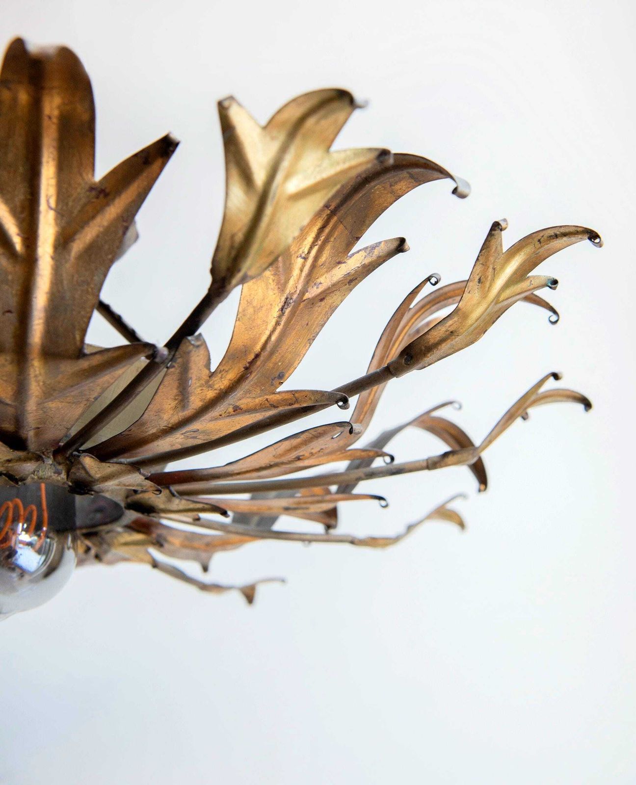 Italiaanse Sunburst Plafondlamp   Goudkleurige Metalen Bladeren   Mid Century Modern Design, Jaren 1960 photo for sale