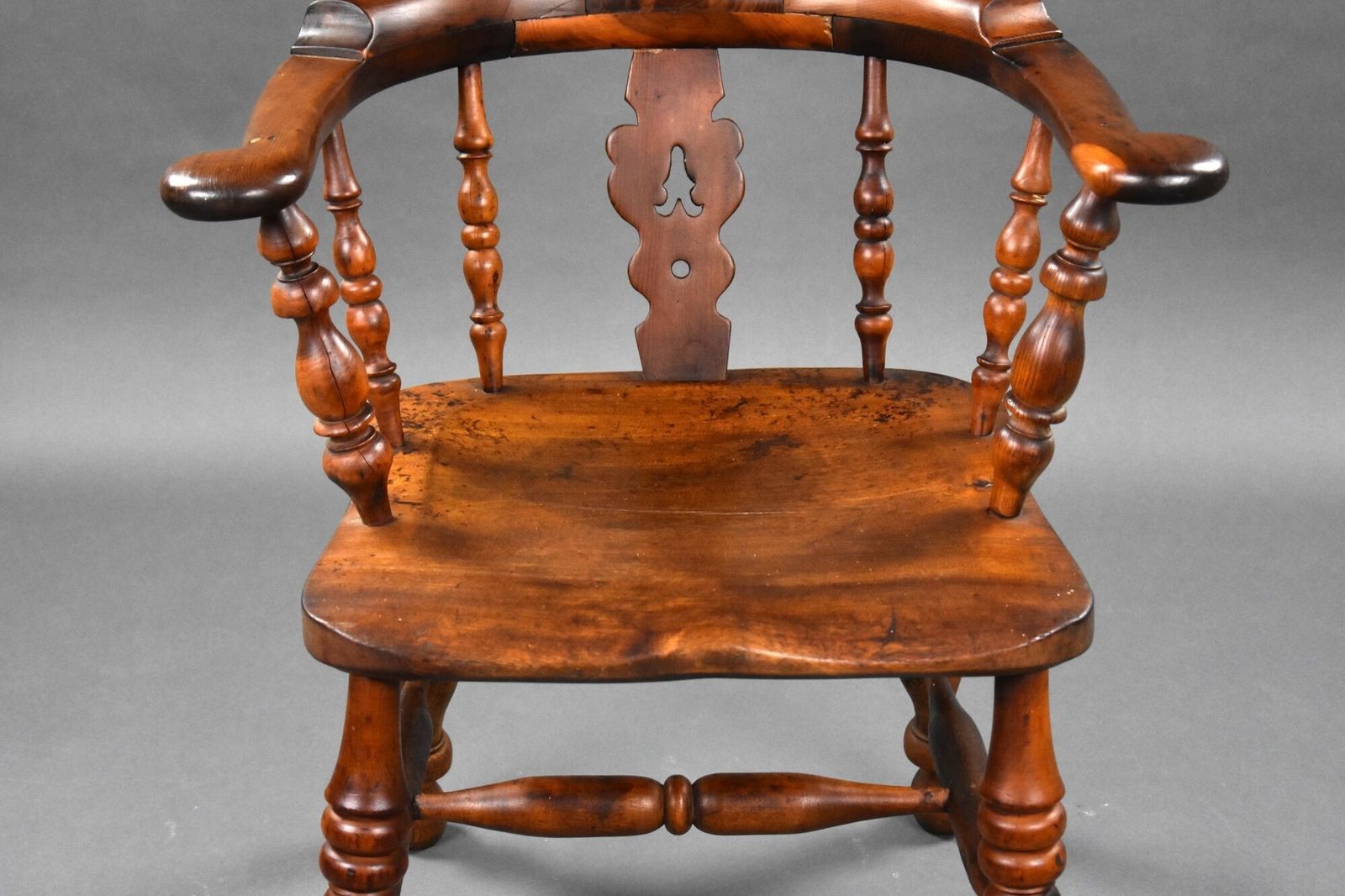 19th Centyr Yew Wood Broad Arm Windsor Chair photo vintage
