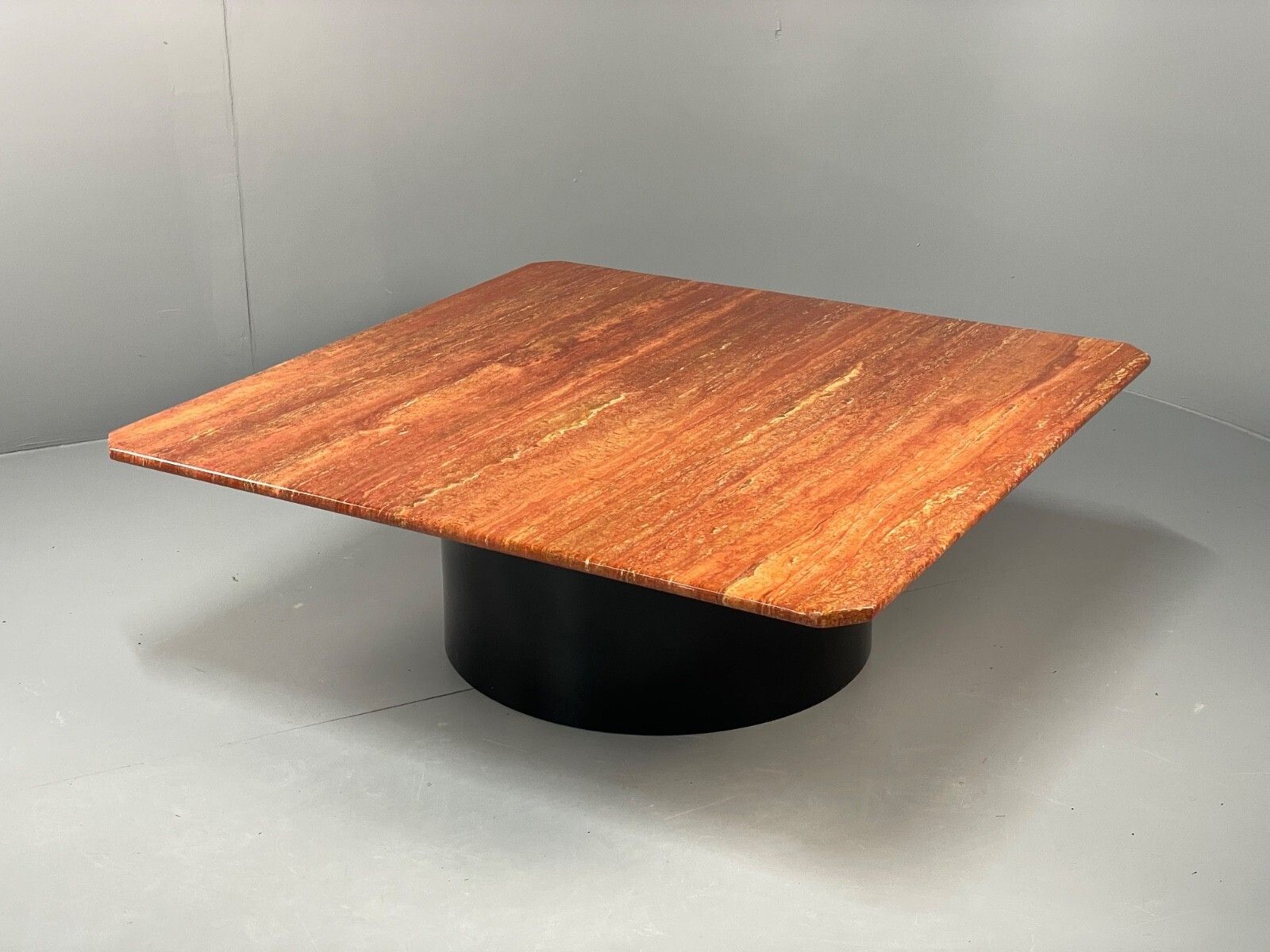 B&B Italia Coffee Table Afra & Tobia Scarpa Post Modern 1970s