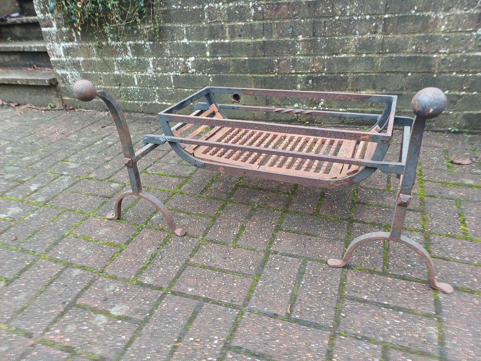 photo vinterior Mid Century Cast Iron Fire Basket & Adjustable Fire Dogs Vintage Fireplace Grate Rustic Hearth Log Coal Basket Set