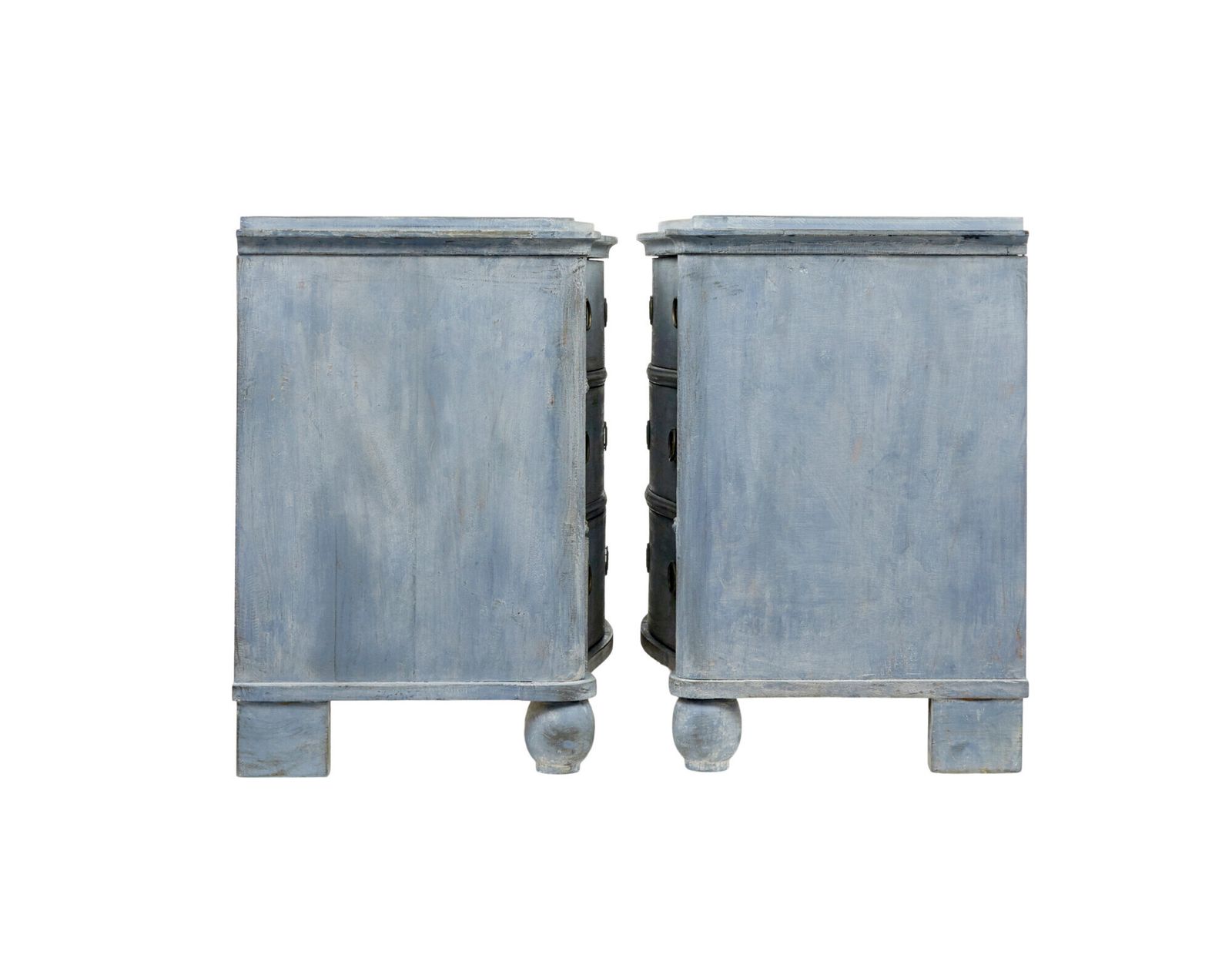Swedish Pair Of 19th Century Painted Serpentine Shaped Chest Of Drawers photo vinterior