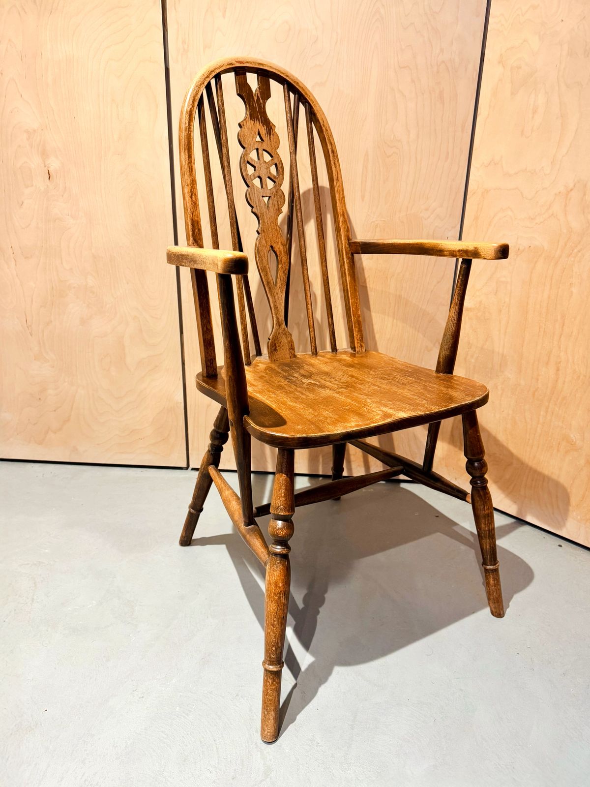 Antique Ash And Elm Windsor Wheel Back Arm Chair