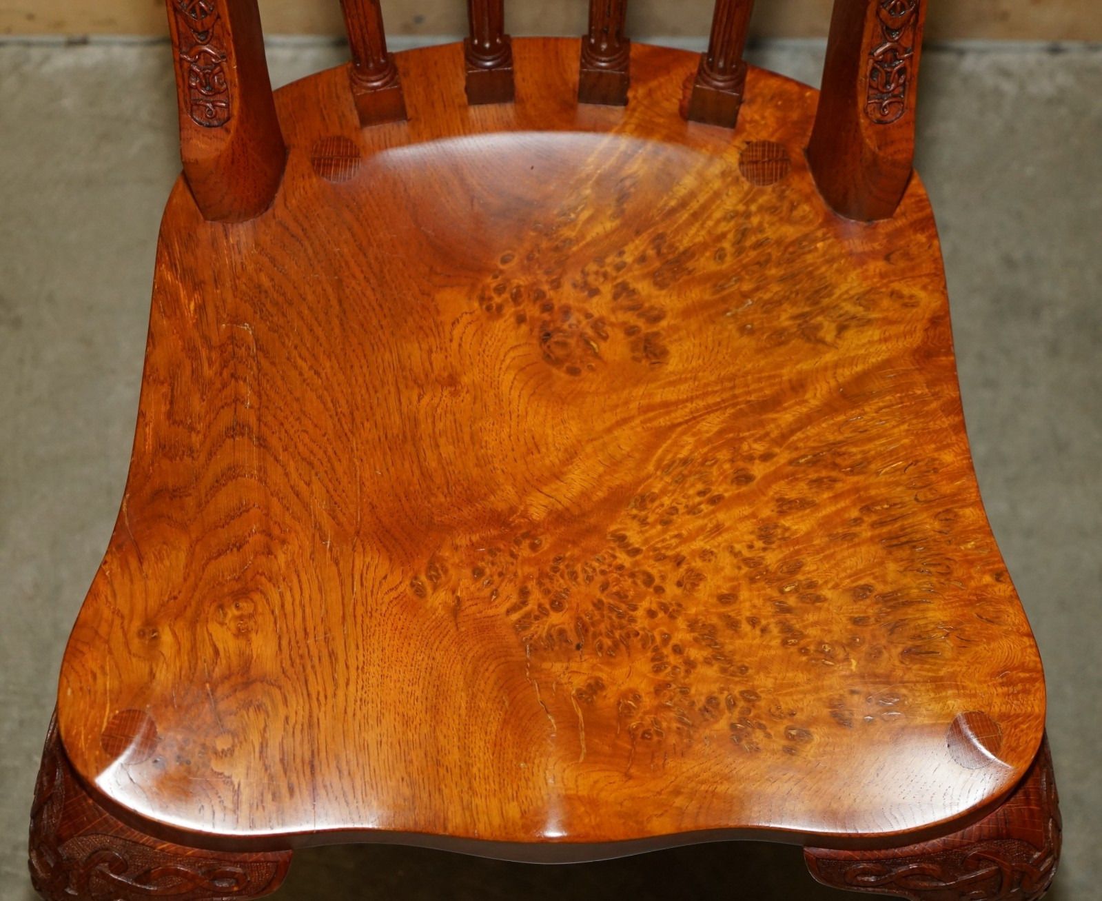 photo vinterior 34/200 Stewart Linford Admiral Nelson H.M.S Victory Hand Carved Burl Oak Chair