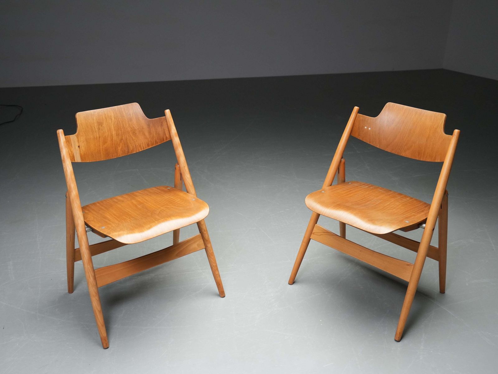 photo furniture Set Of 2 Egon Eiermann Folding Chairs In Beech And Metal, Germany, 1950's