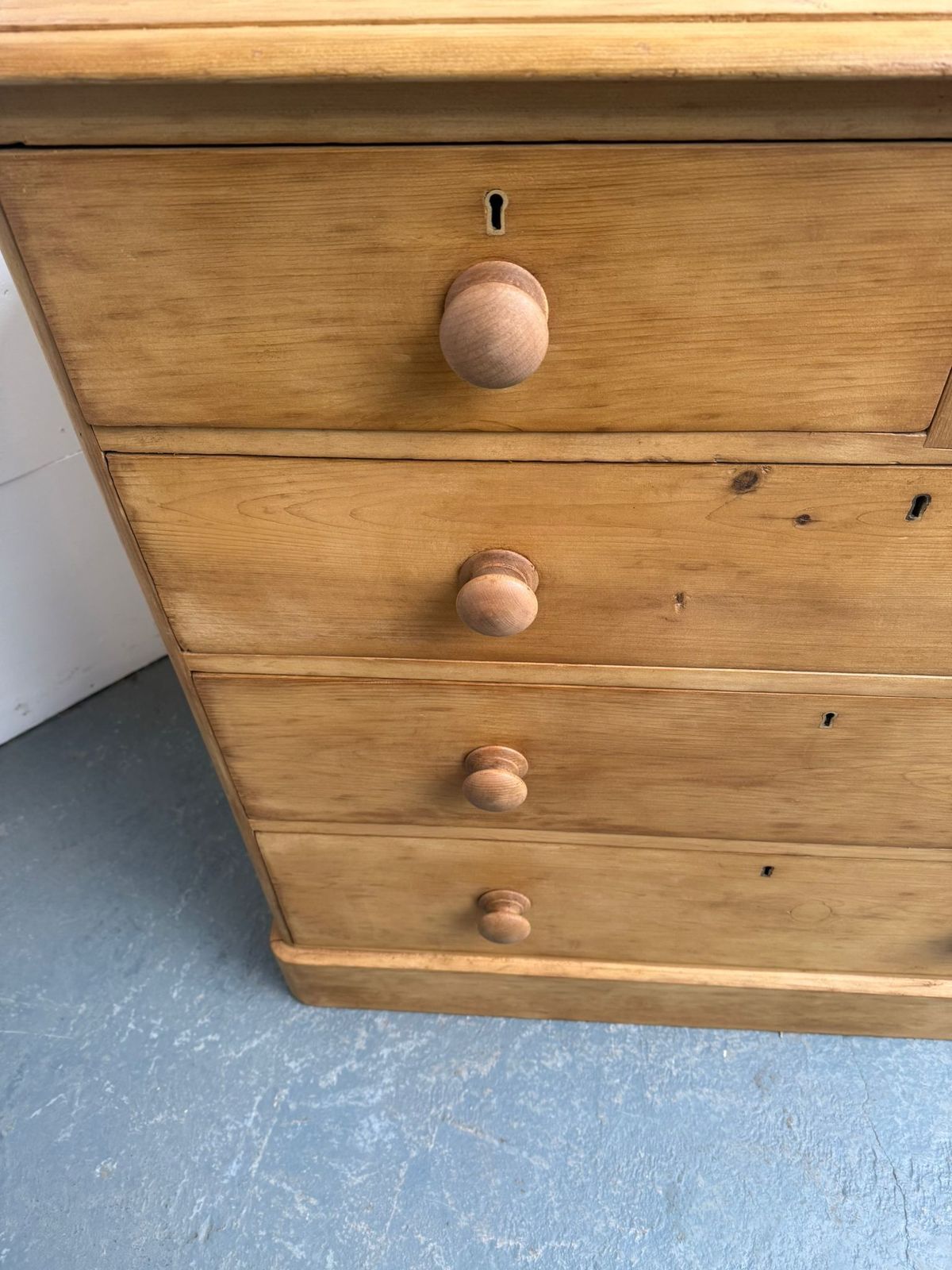 A Superb Pine Rounded Victorian Waxed 5 Drawer Chest Of Drawers photo Furniture