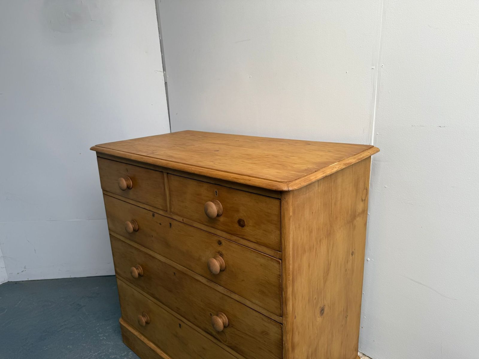 A Superb Pine Rounded Victorian Waxed 5 Drawer Chest Of Drawers photo vinterior