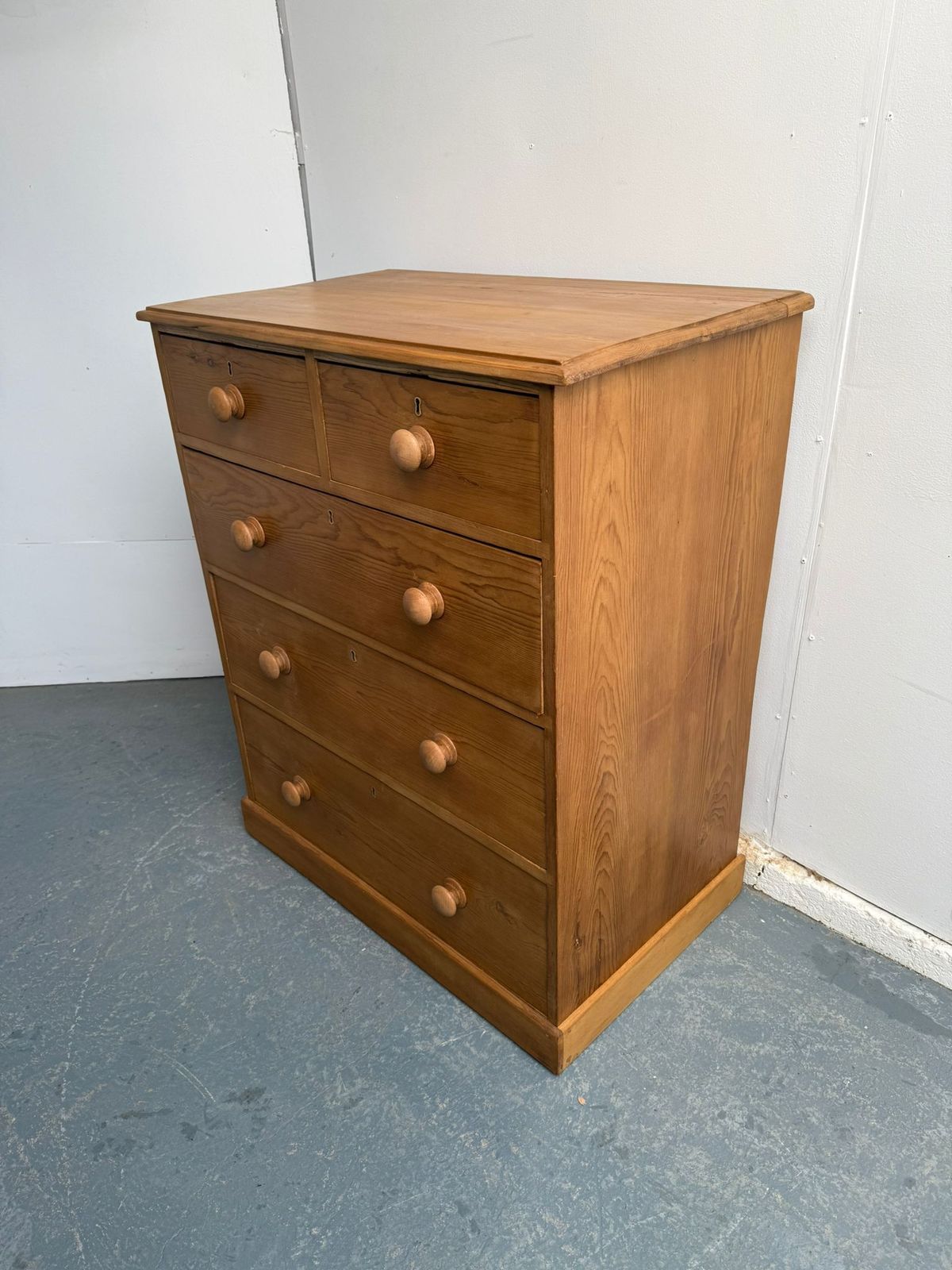 A Mint Clean Pine Victorian Waxed 5 Drawer Chest Of Drawers