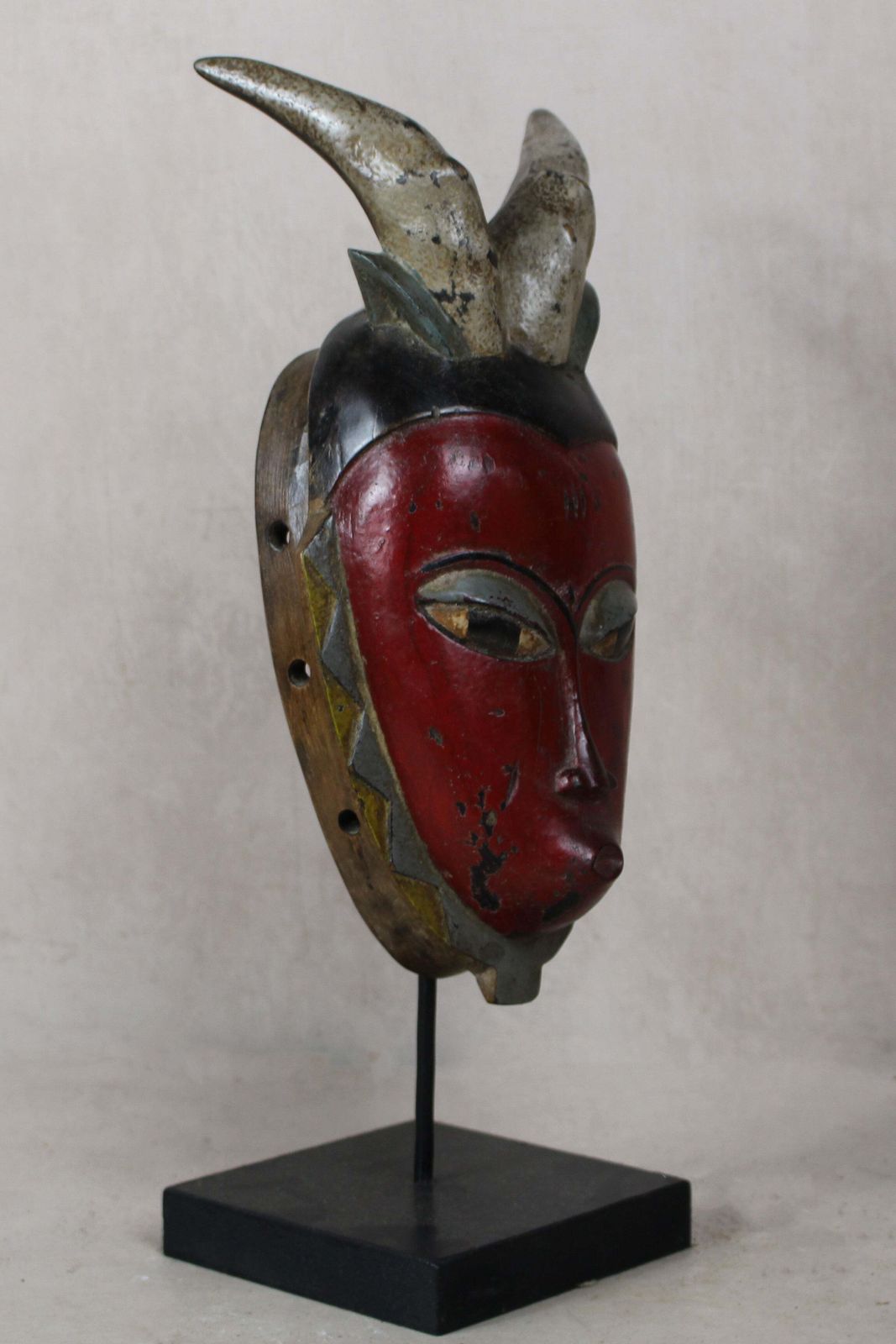 Guro Masks Are Traditional African Masks  45 photo furniture