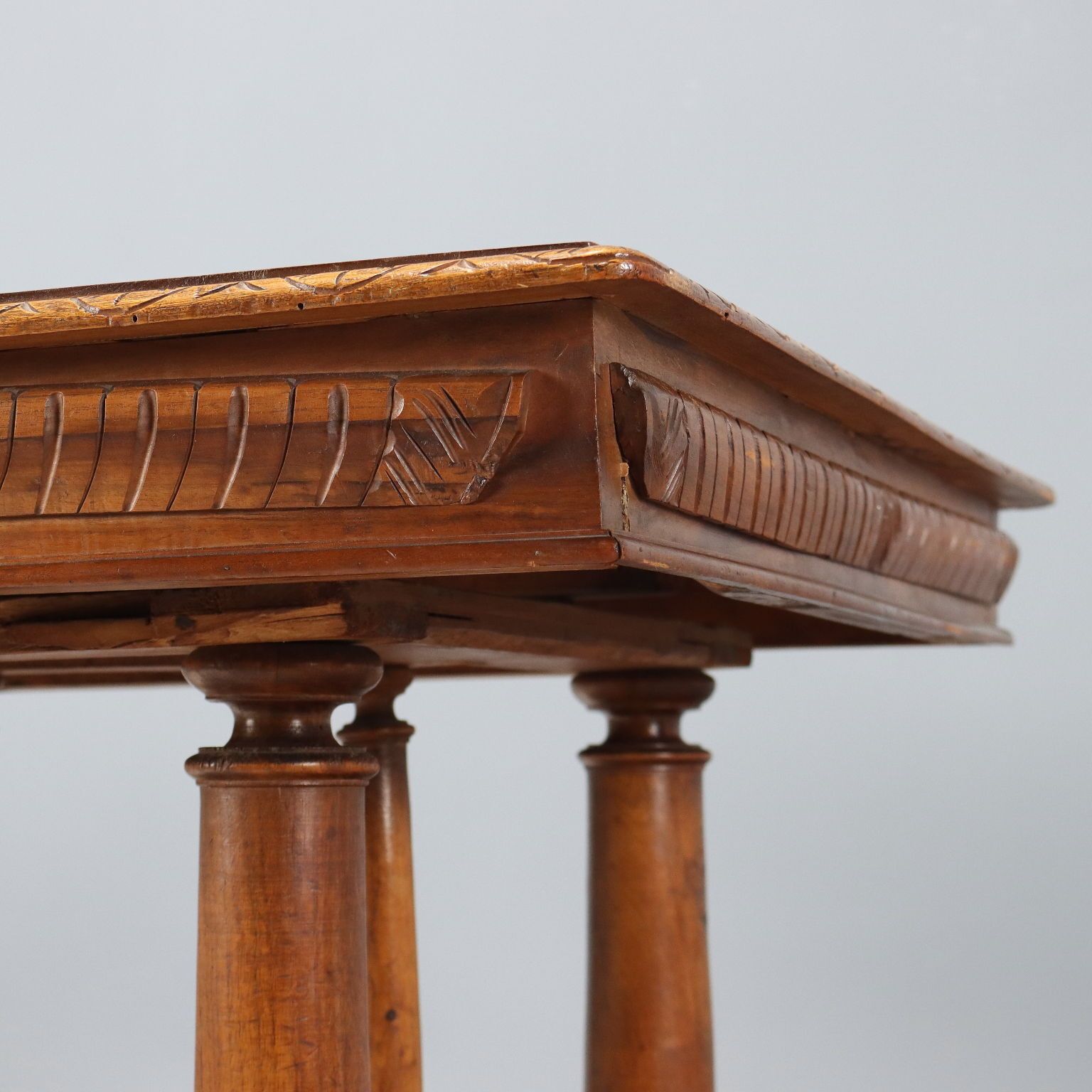 Tavolo In Noce photo Furniture