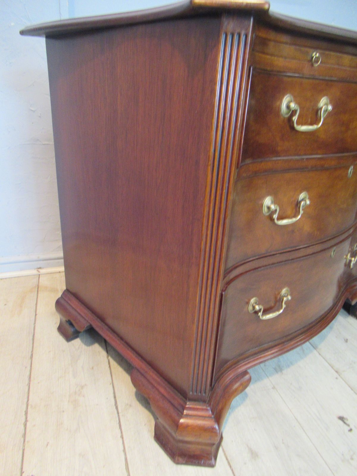 Georgian Style Mahogany   Serpentine Shaped  Chest Of Drawers photo vinterior