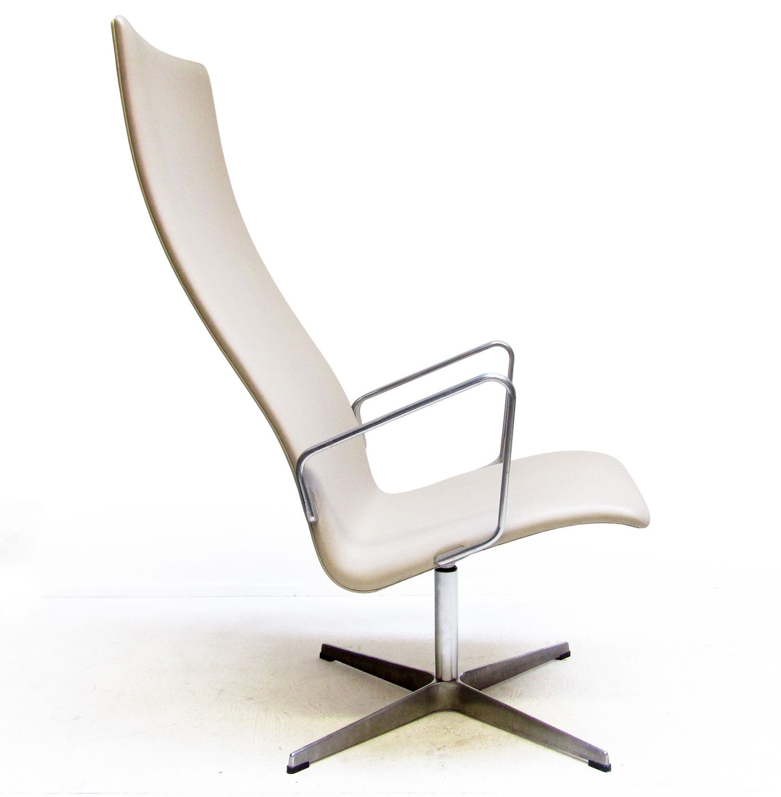 Rare Danish Oxford Lounge Chair In Leather By Arne Jacobsen For Fritz Hansen photo furniture
