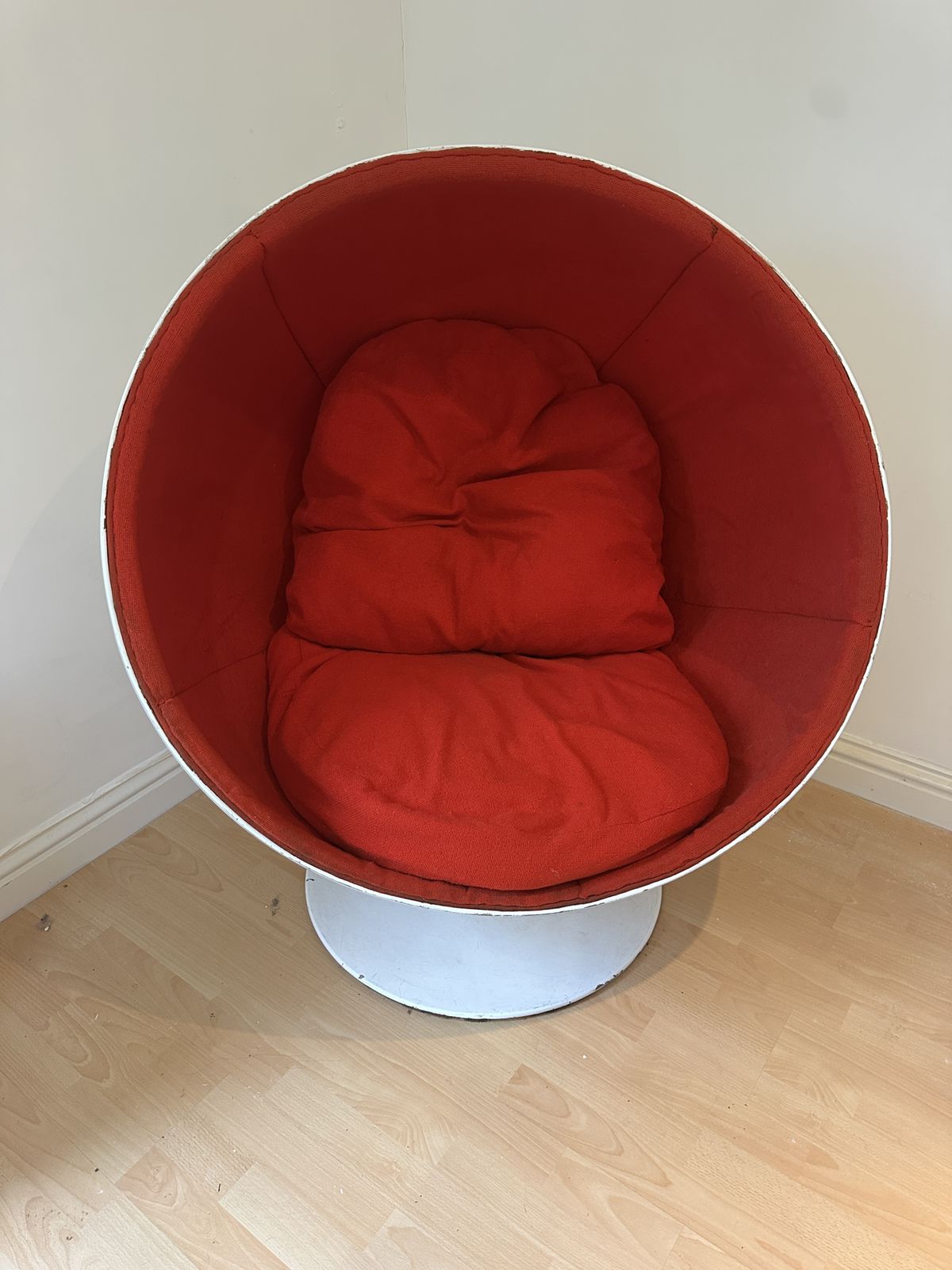 Eero Aarnio Ball Chair, Mid 20th Century photo furniture