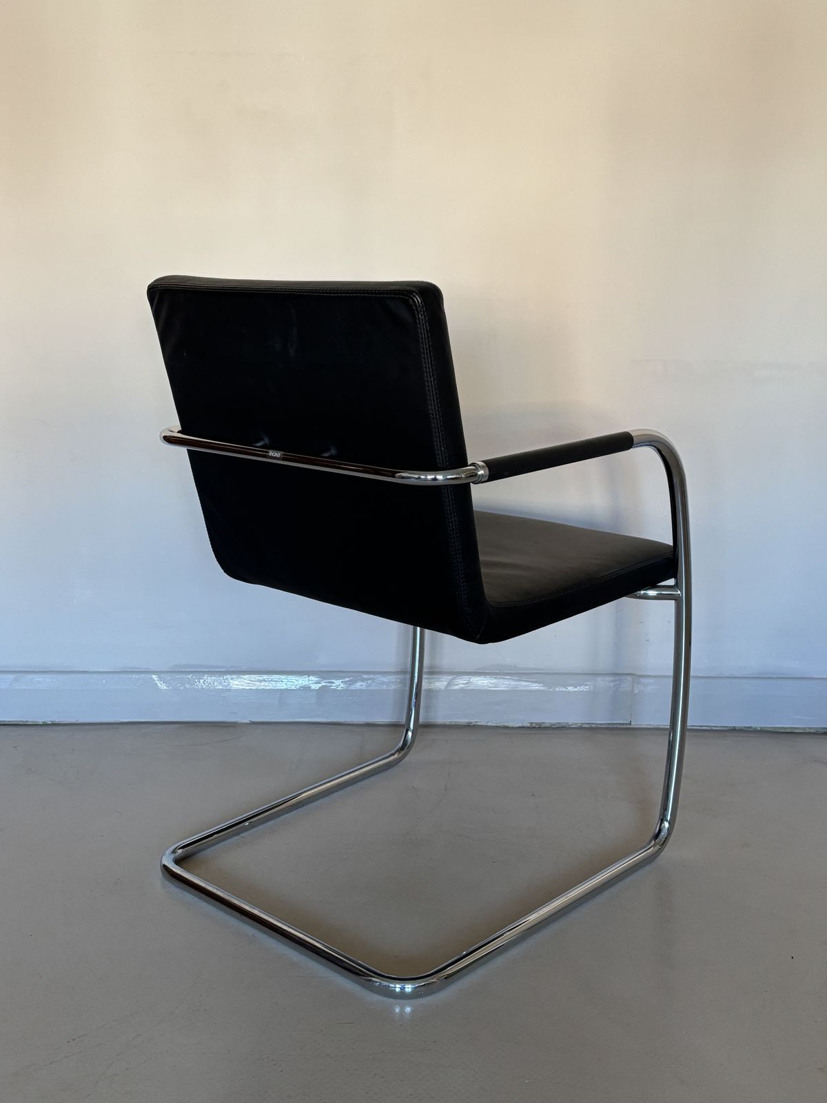 photo furniture Thonet S 60 V Cantilever Chair