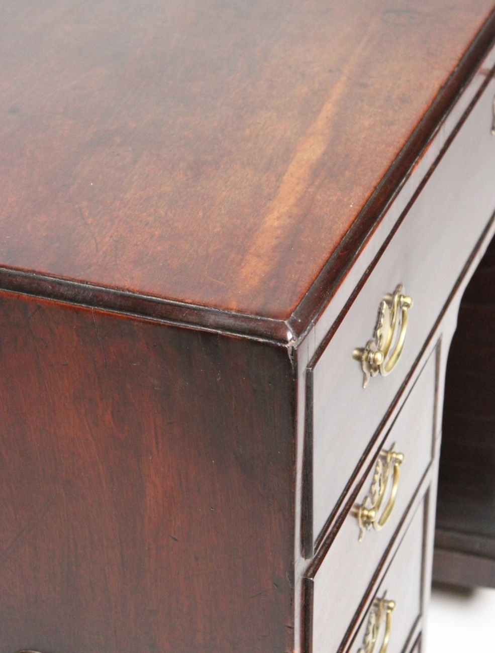 photo furniture George II Red Walnut Kneehole Desk