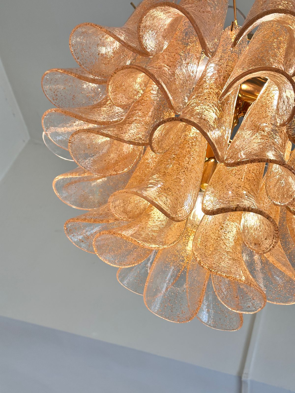 Contemporary Clear And Gold “Petali Selle” Murano Glass Chandelier In Mazzega Style photo vinterior