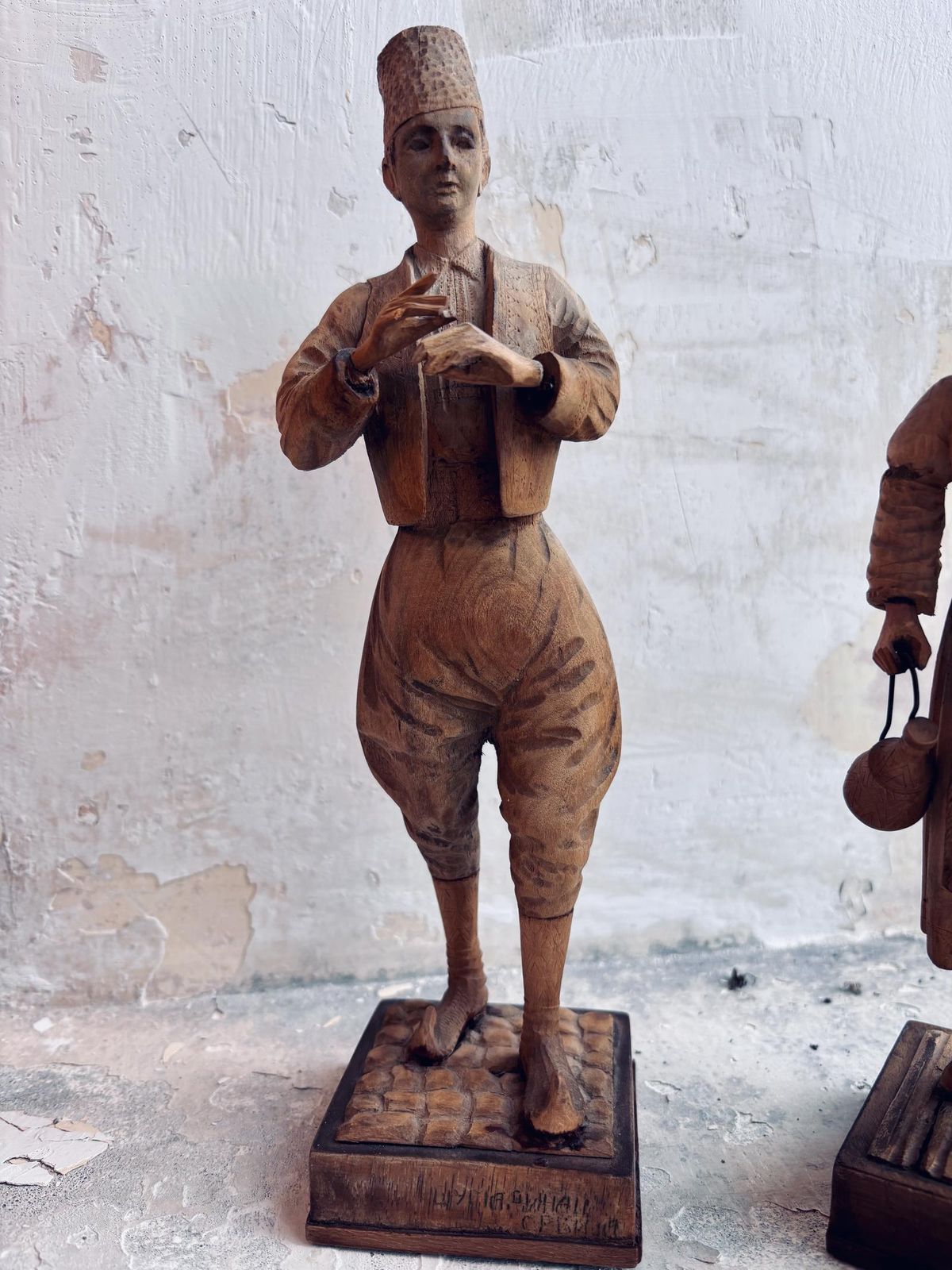 Pair Of Carved Serbian Folk Figures – Early To Mid 20th Century photo Home Decor
