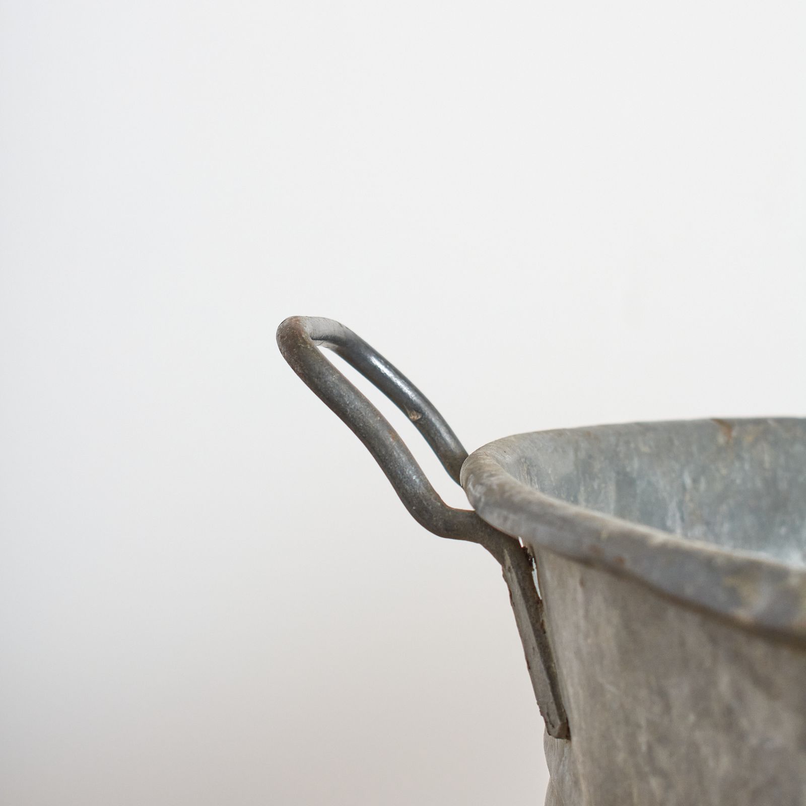 Large Round Vintage Galvanised Zinc Bath Garden Planter  K photo vinterior