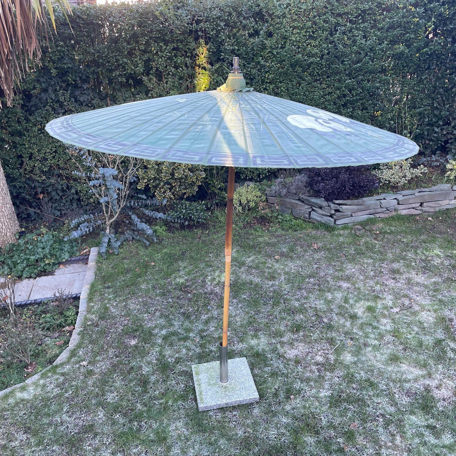 photo vintage Japanese Hand Painted Parasol Large Garden Bamboo Umbrella Vintage Oriental Decor Asian Folk Art Display Pandas Green Display