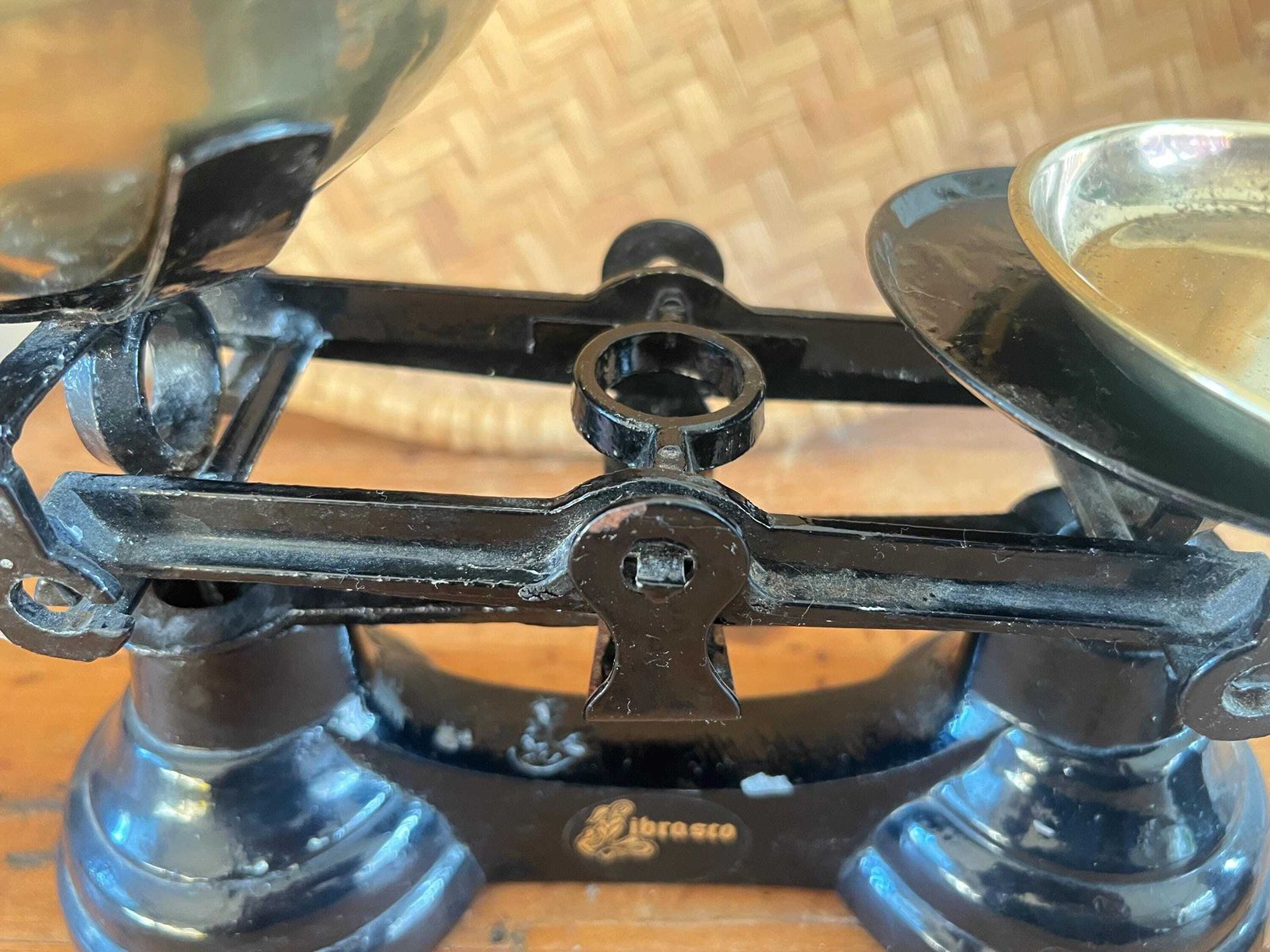 photo vinterior Vintage Black Librasco Kitchen Balance Scales: Brass Pans Full Set Weights, Rustic Farmhouse Kitchen Decor, Cottagecore, Grandmillennial