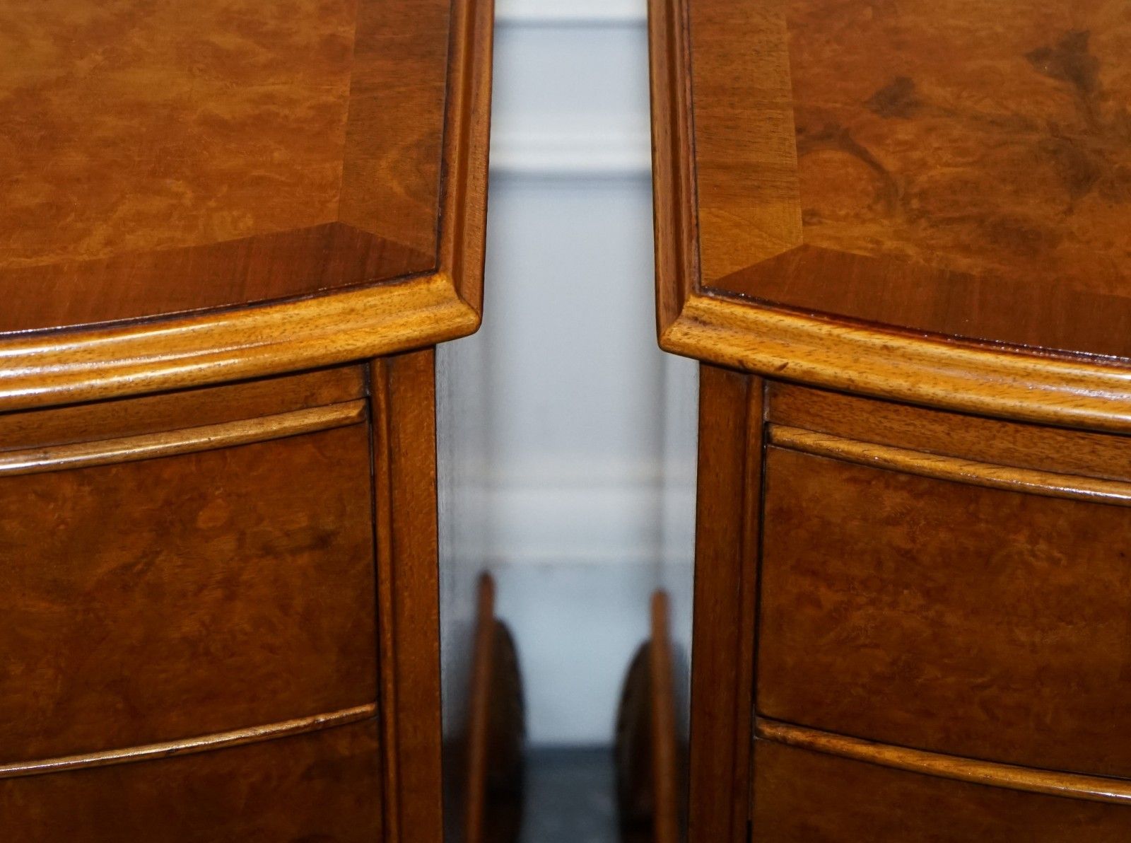 1850.0 Gorgeous Pair Of Art Deco Style Burr Walnut Bedsides Nightstands Tables photo