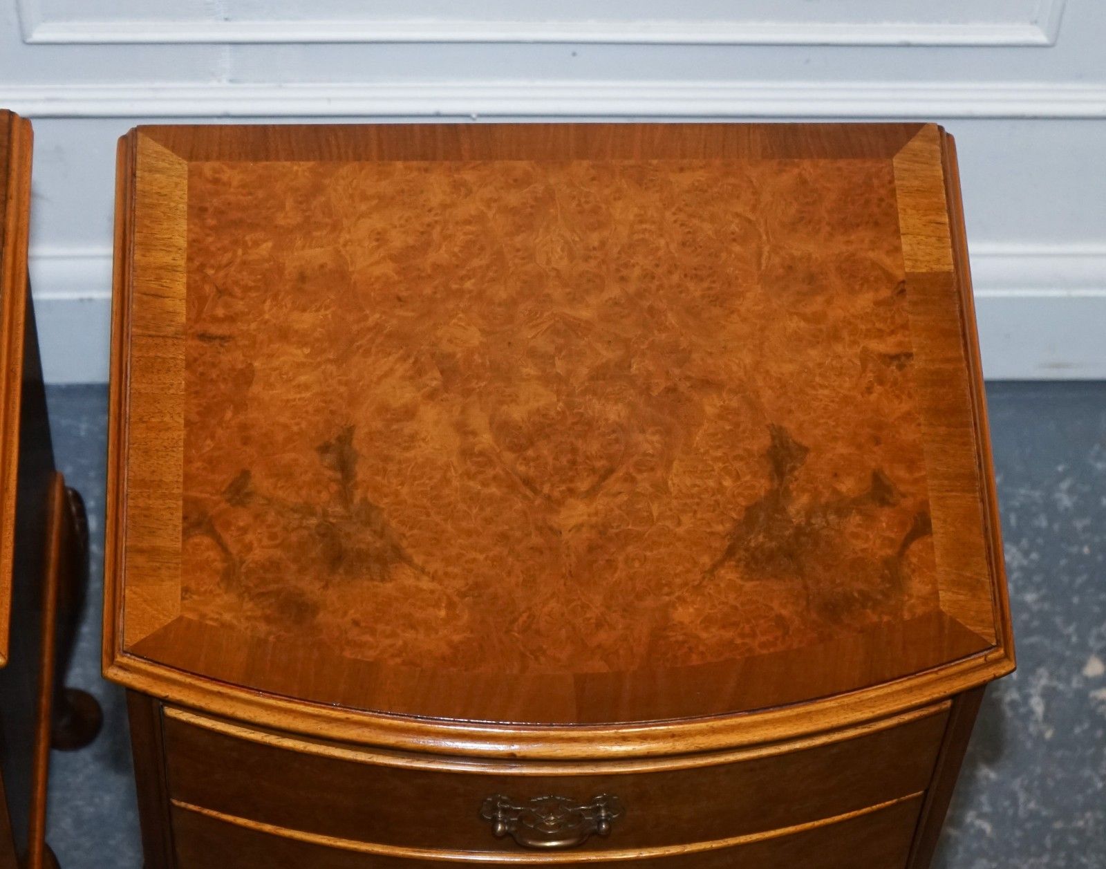 photo vintage Gorgeous Pair Of Art Deco Style Burr Walnut Bedsides Nightstands Tables