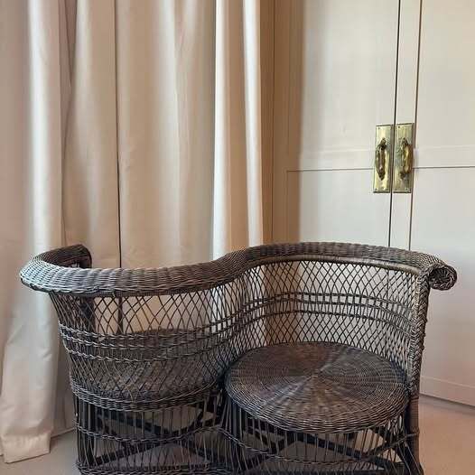 Antique Wicker Kissing Chair, Tête à Tête Chair, Love Seat, Courting Bench photo furniture