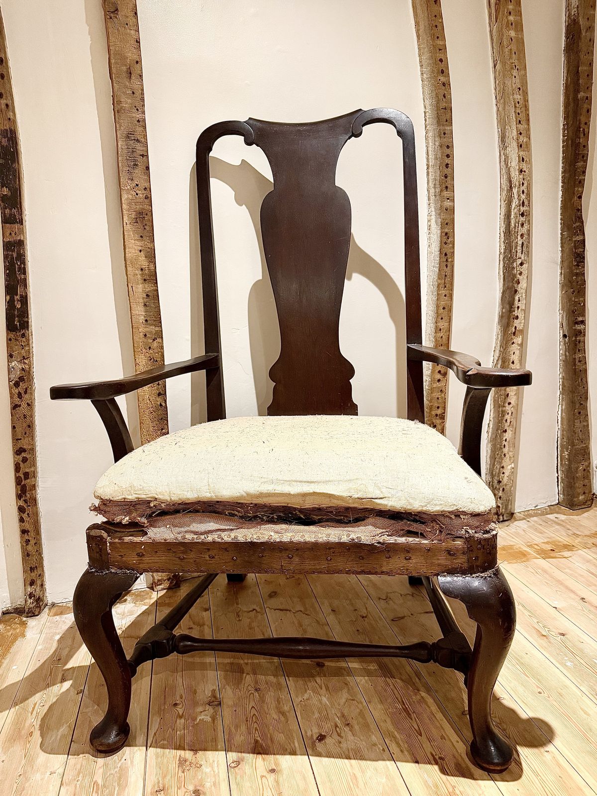 Rare Large Antique George I Walnut Oversized Splat Back Armchair photo vinterior