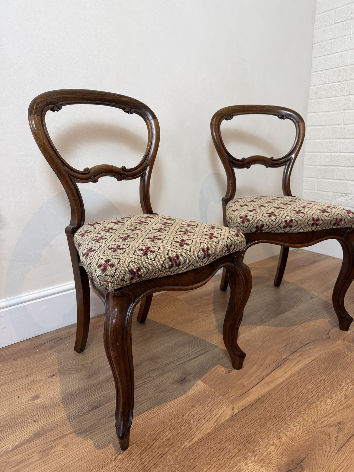 photo vinterior Late 19th – Early 20th Century Set Of 4 Balloon Back Chairs