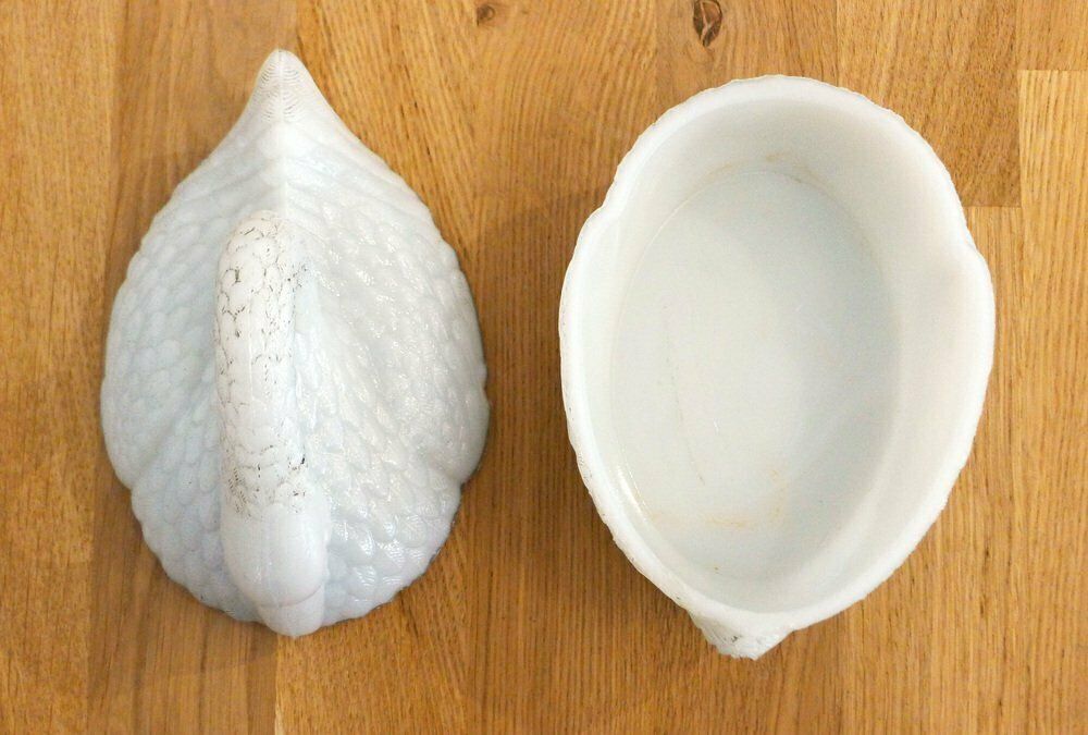 White Opaline Glass Swan Butter Dish By Vallérysthal, 1890s photo vintage