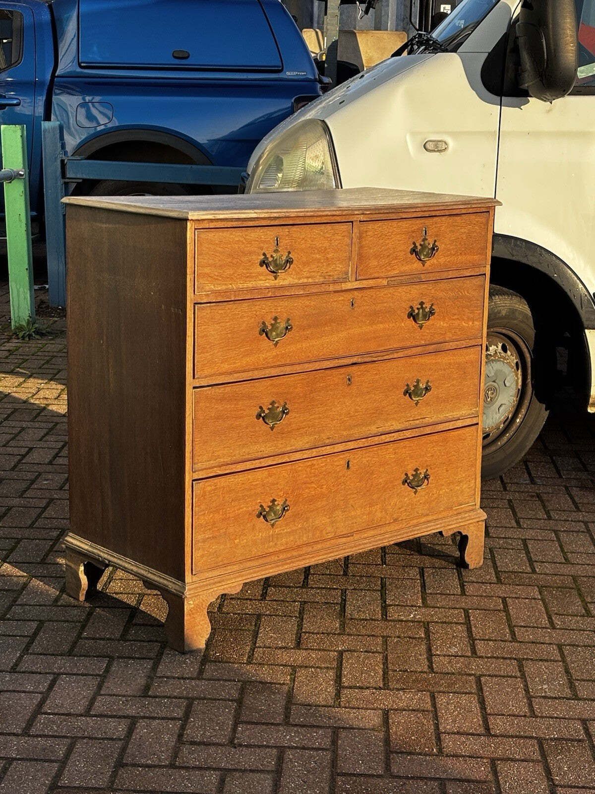 964.0 Georgian Light Oak Chest Of Drawers. photo