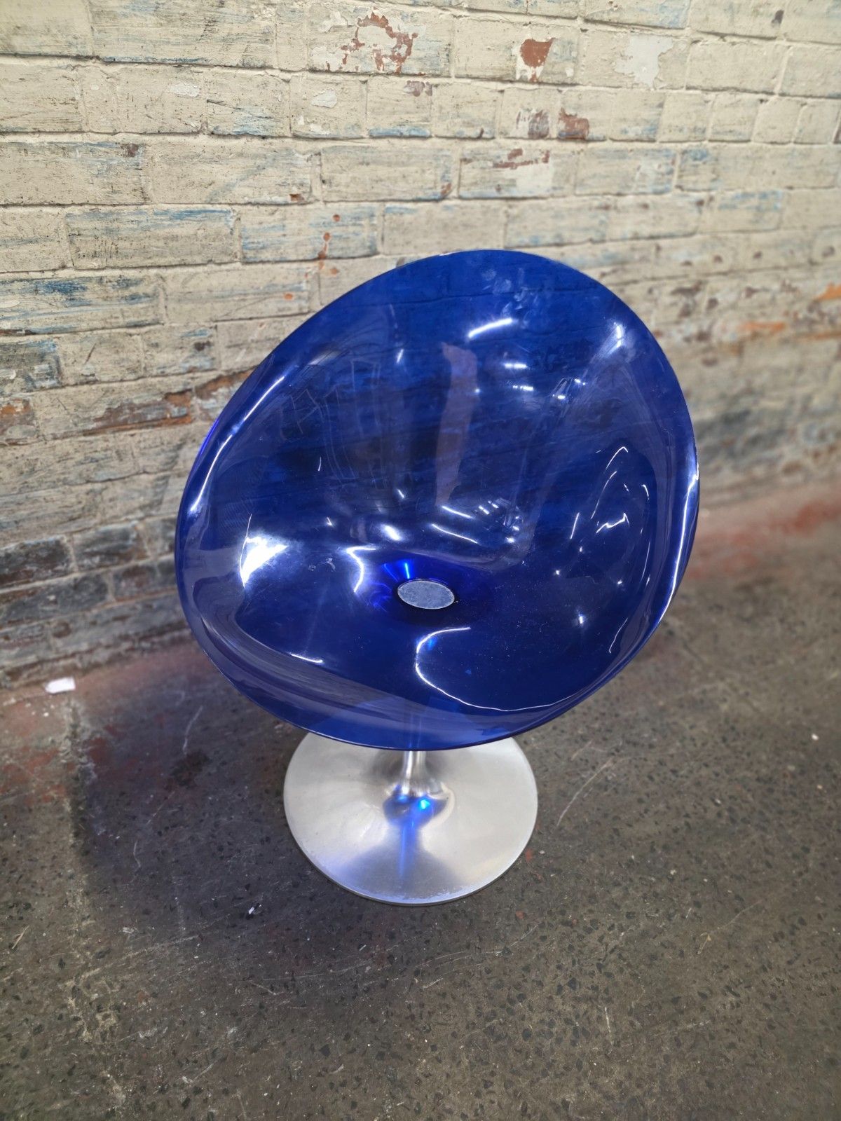 photo furniture Pair Of Kartell Eros Swivel Armchairs In Blue Designed By Philippe Starck