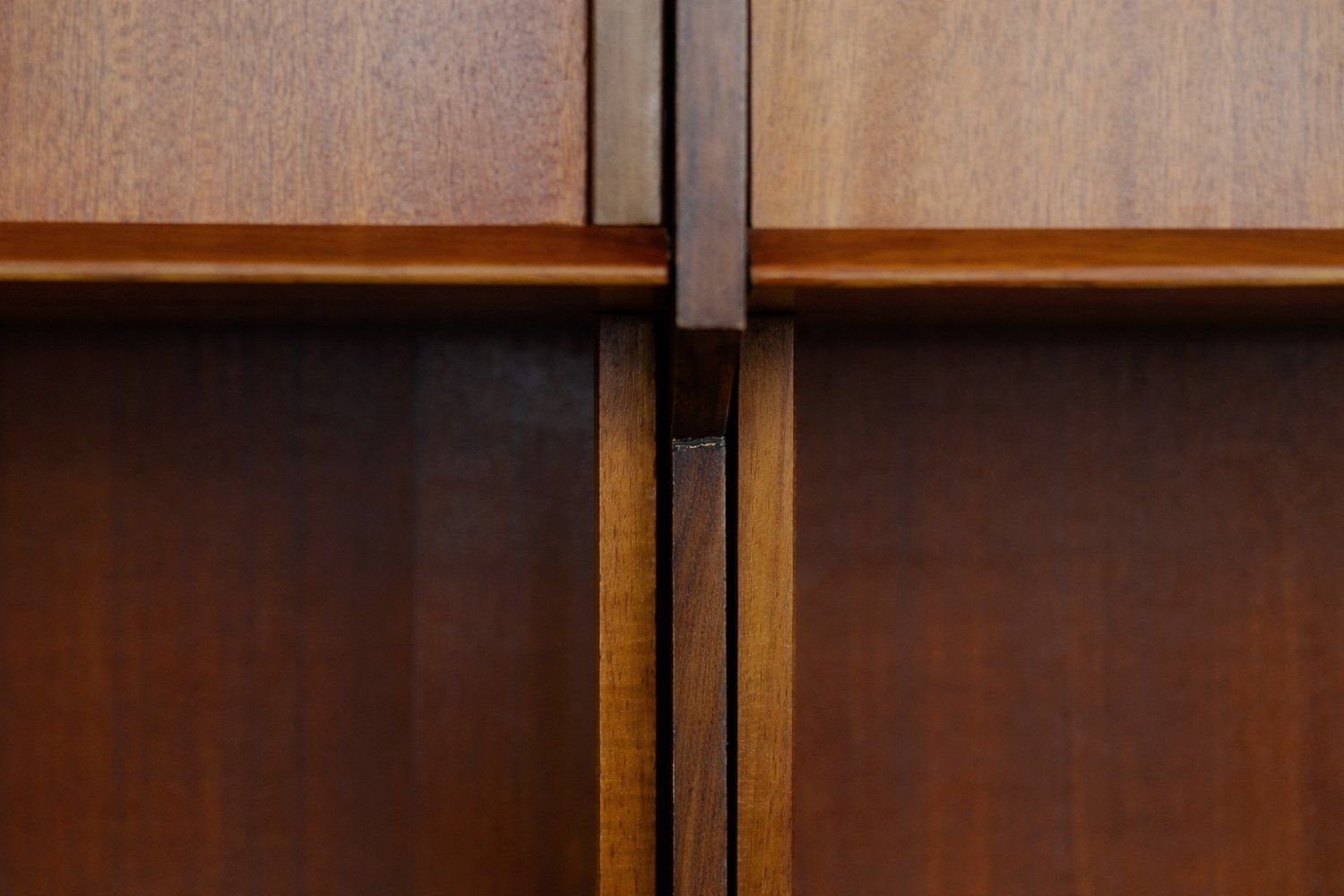 Meubels Mid Century Deens Modern Teakhouten Dressoir Met Handgeschilderd Patroon, Ca. Jaren 1950 photo