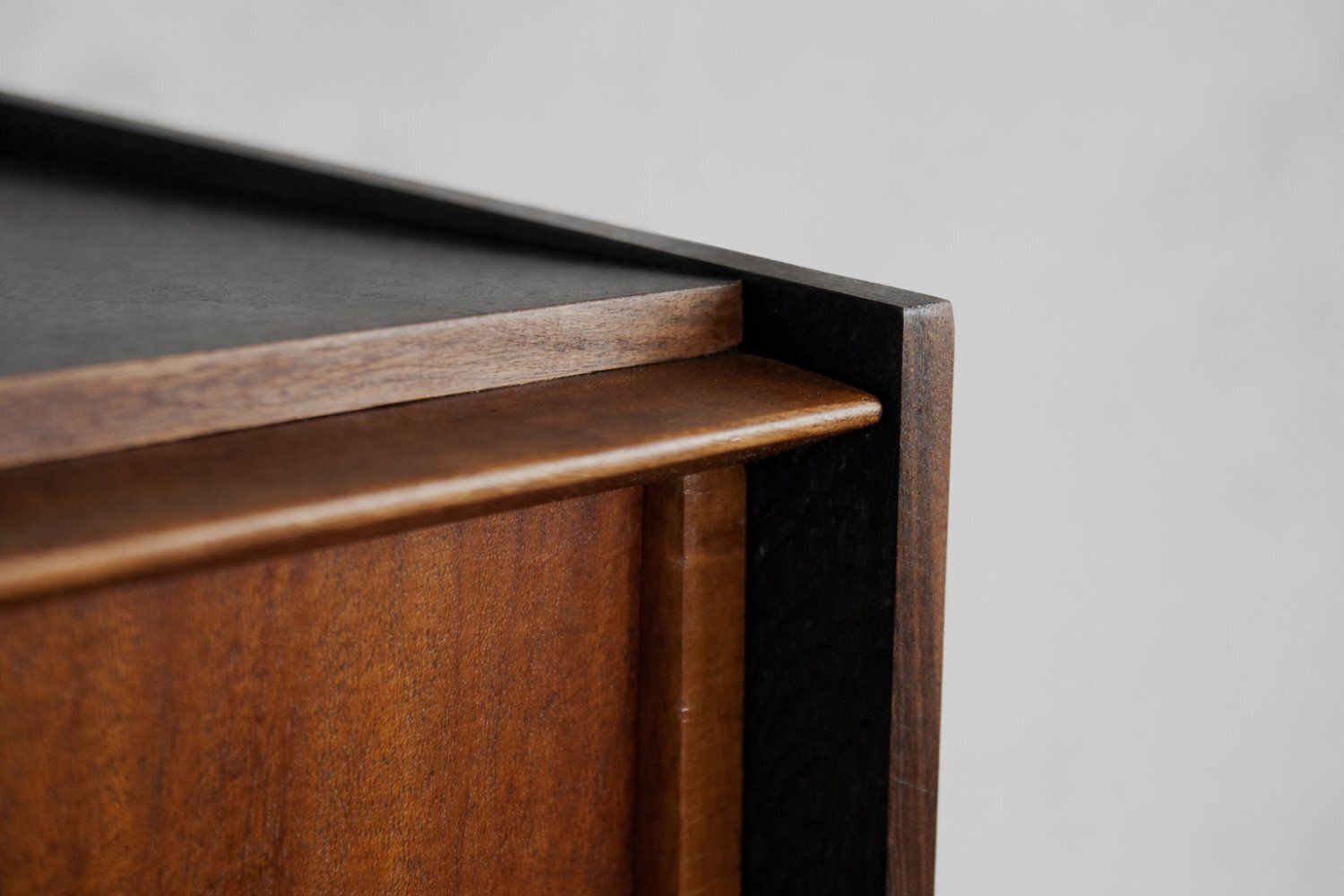photo buy Mid Century Deens Modern Teakhouten Dressoir Met Handgeschilderd Patroon, Ca. Jaren 1950