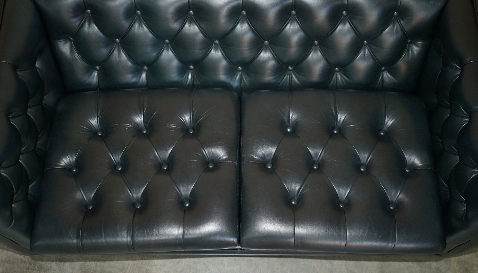 Art Deco Style 1970's Green Leather Chesterfield Sofa & Pair Of Armchairs Suite photo buy