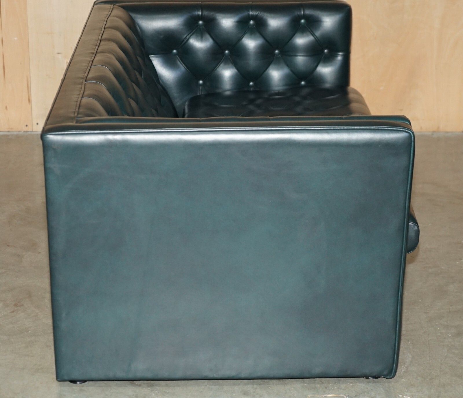 Furniture Art Deco Style 1970's Green Leather Chesterfield Sofa & Pair Of Armchairs Suite photo