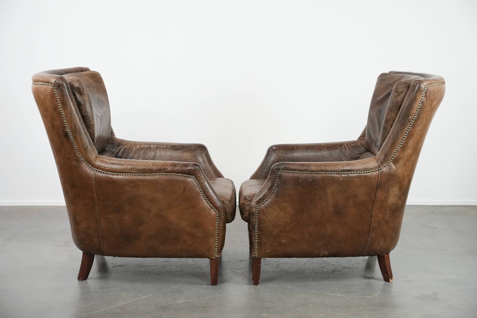 Karaktervol En Zeer Comfortabel: Set Van Twee Vintage Koeienhuid Fauteuils Met Mooie, Opvallende Kleuren photo furniture