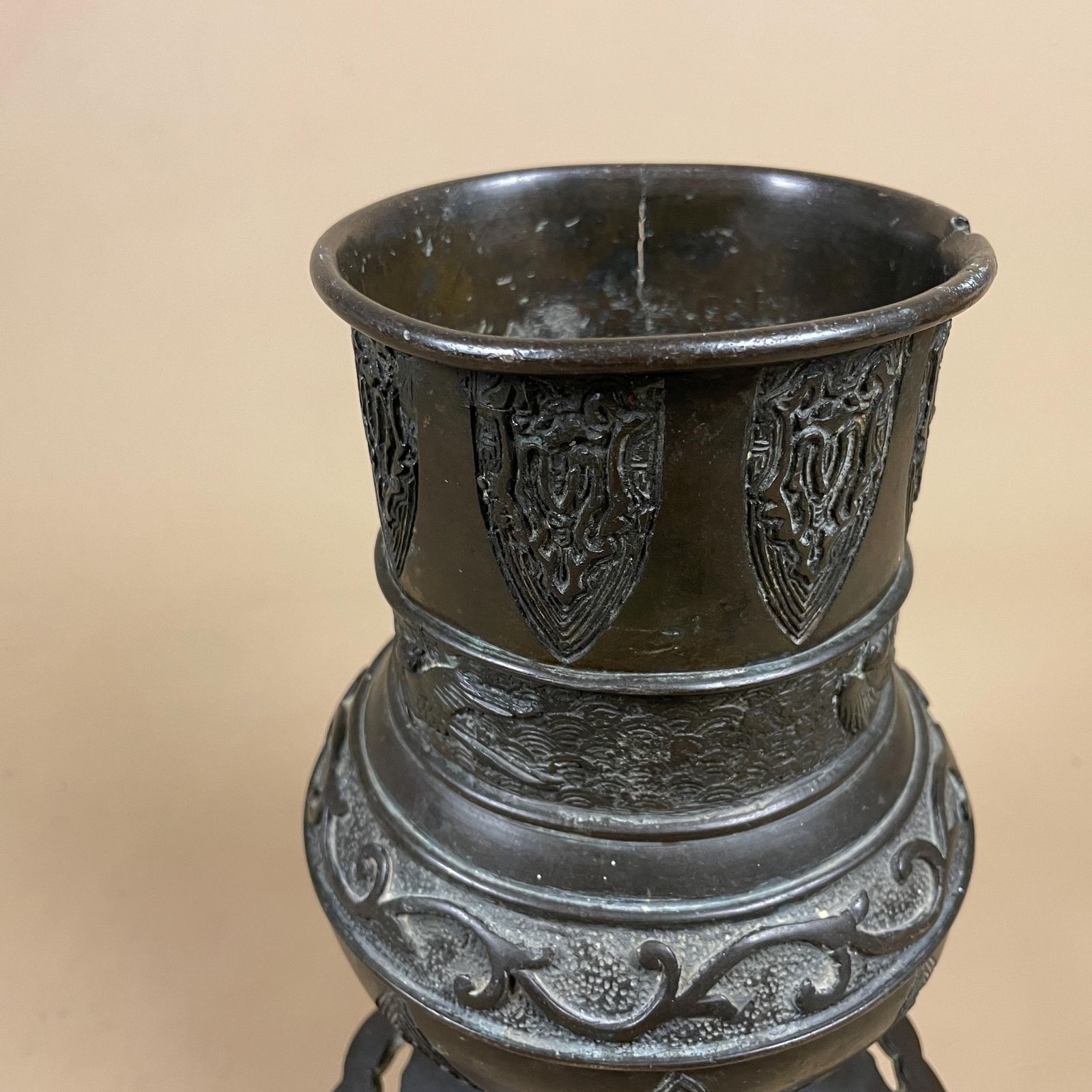 Antique Chinese Bronze Vase On Stand Pot Archaic Relief Decor Scholar Style 18/19th Century Asian Metal Art Vase Oriental Decorative photo furniture